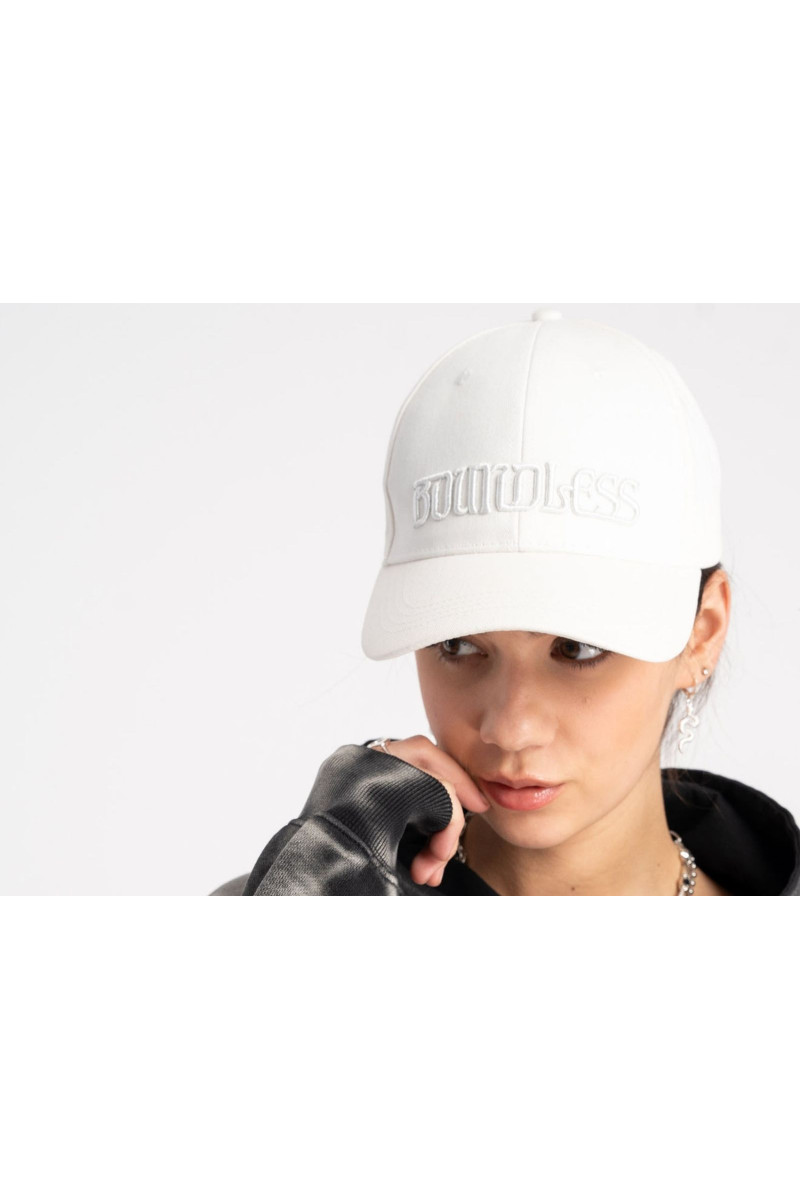 Biała czapka z daszkiem z haftem z przodu, biały