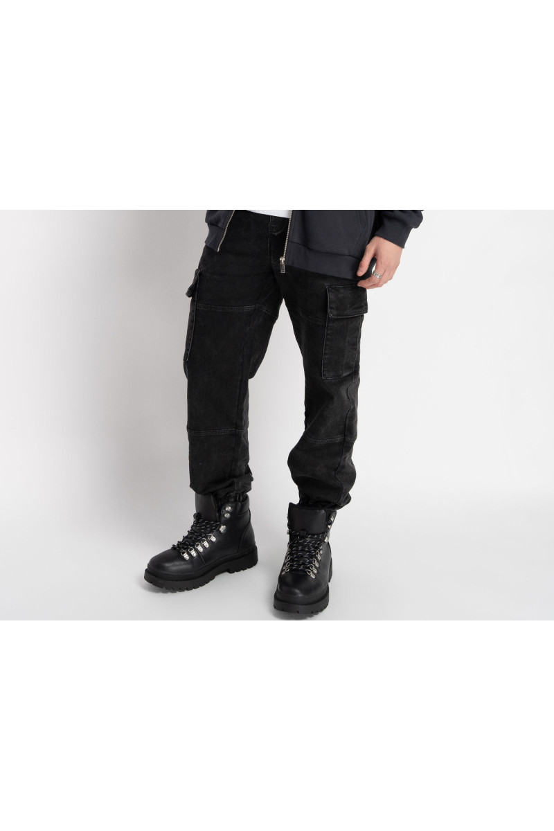 Czarne spodnie jeansowe typu joggery z naszywanymi kieszeniami, czarny