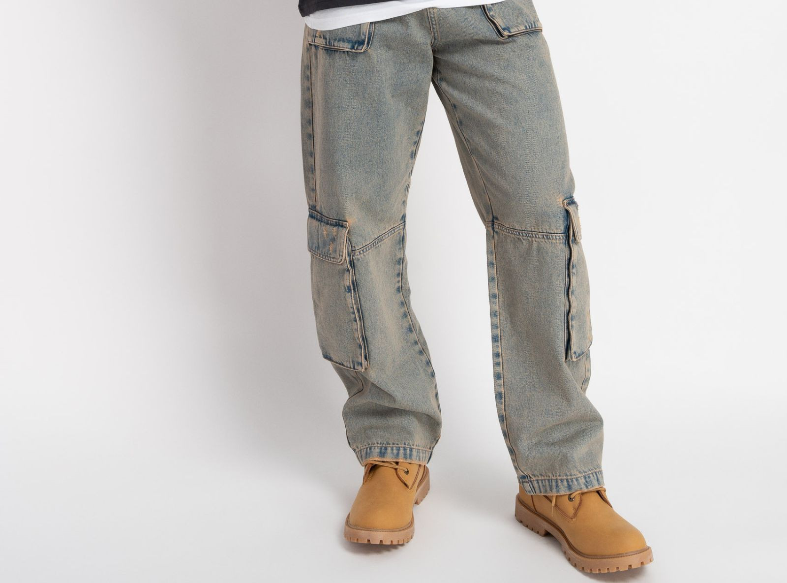 Niebieskie spodnie jeansowe z przestrzennymi kieszeniami model CARPENTER
