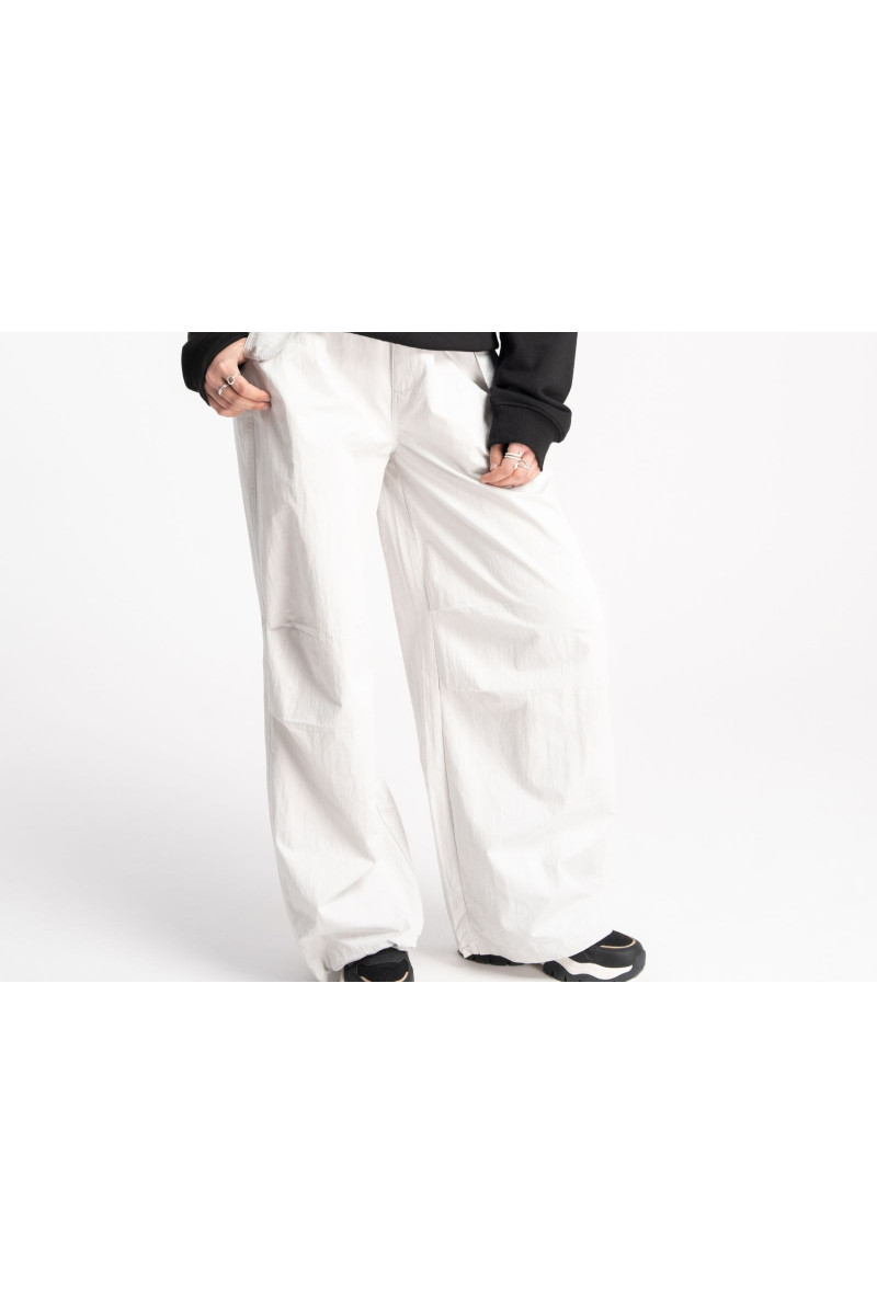 Jasnoszare spodnie typu PARACHUTE z zaszewkami na kolanach, szary