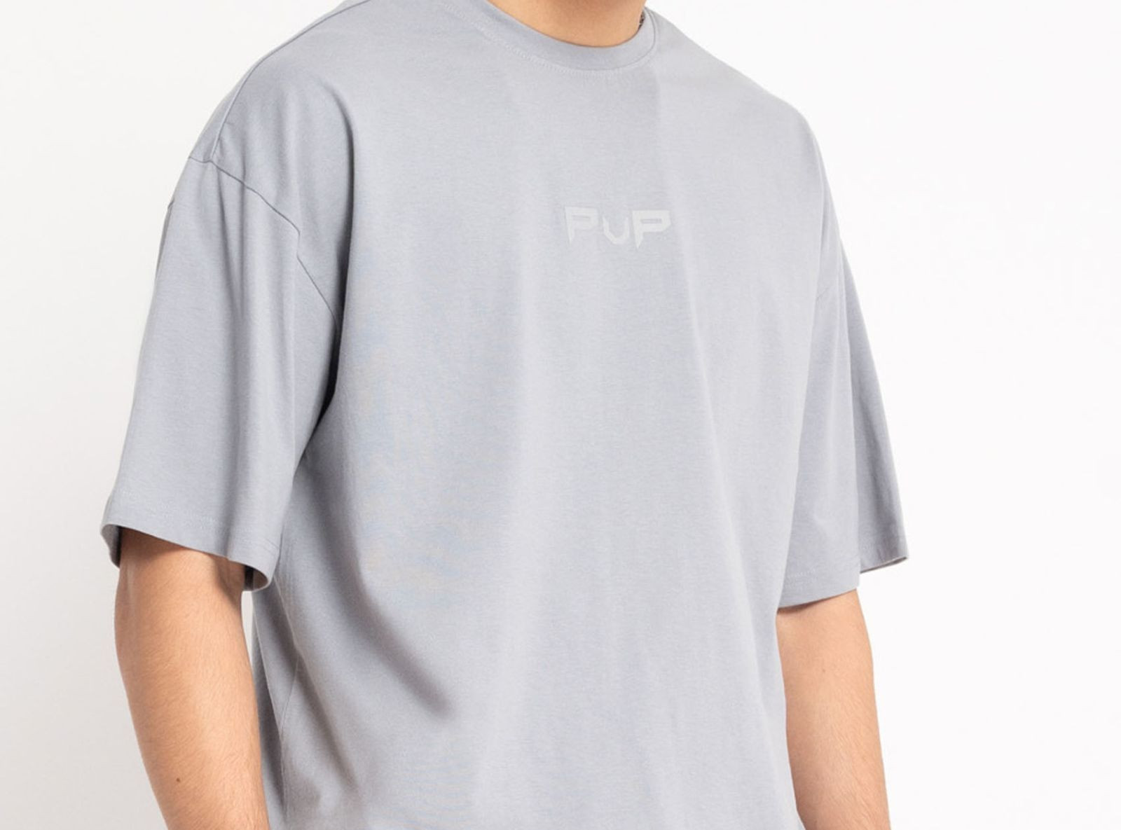 Szary t-shirt BOXY z minimalistycznym nadrukiem z przodu