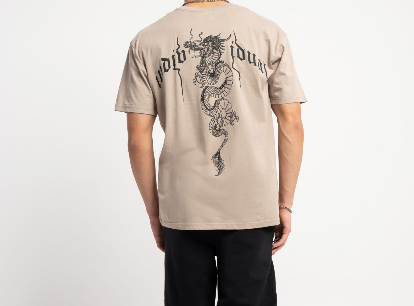 Beżowy t-shirt z autorską grafiką z tyłu Beżowy t-shirt z autorską grafiką z tyłu