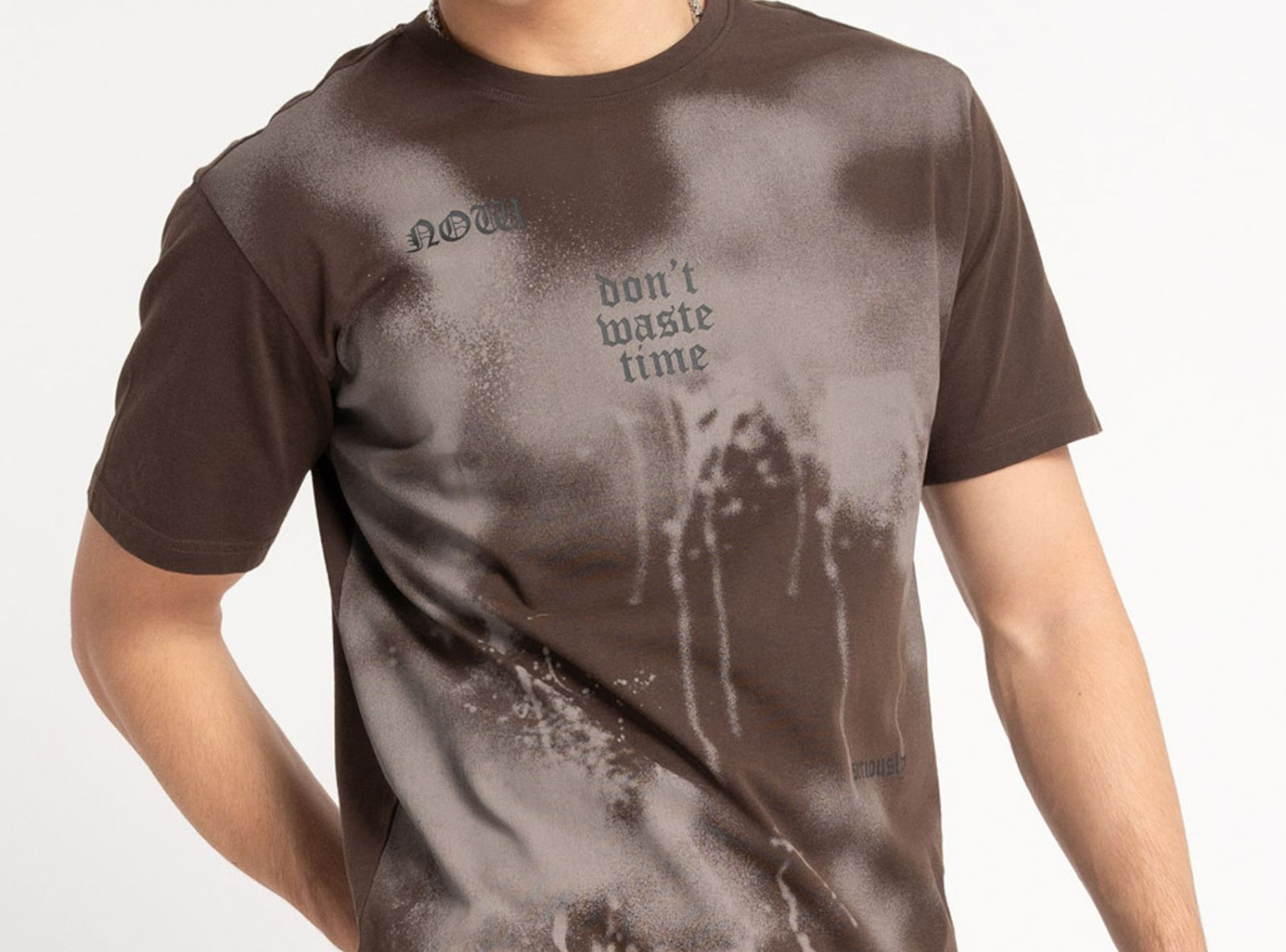 Brązowy t-shirt z nadrukiem z na całości Brązowy t-shirt z nadrukiem z na całości