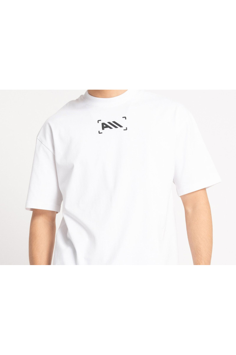 Biały t-shirt z minimalistycznym nadrukiem pod szyją, biały