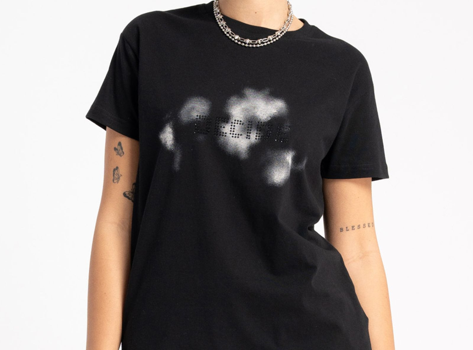 Czarny t-shirt z autorską grafika z przodu