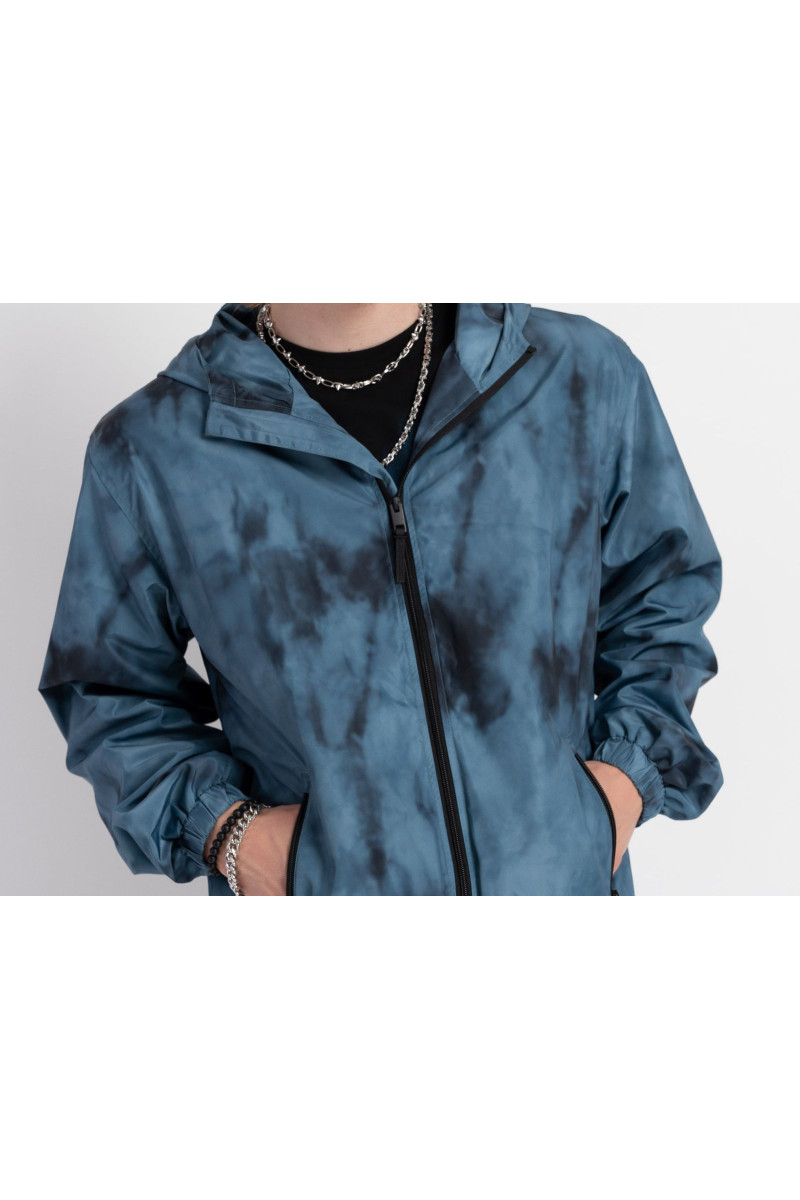 Niebieska kurtka przejściowa z kapturem z efektem cieniowania, niebieski