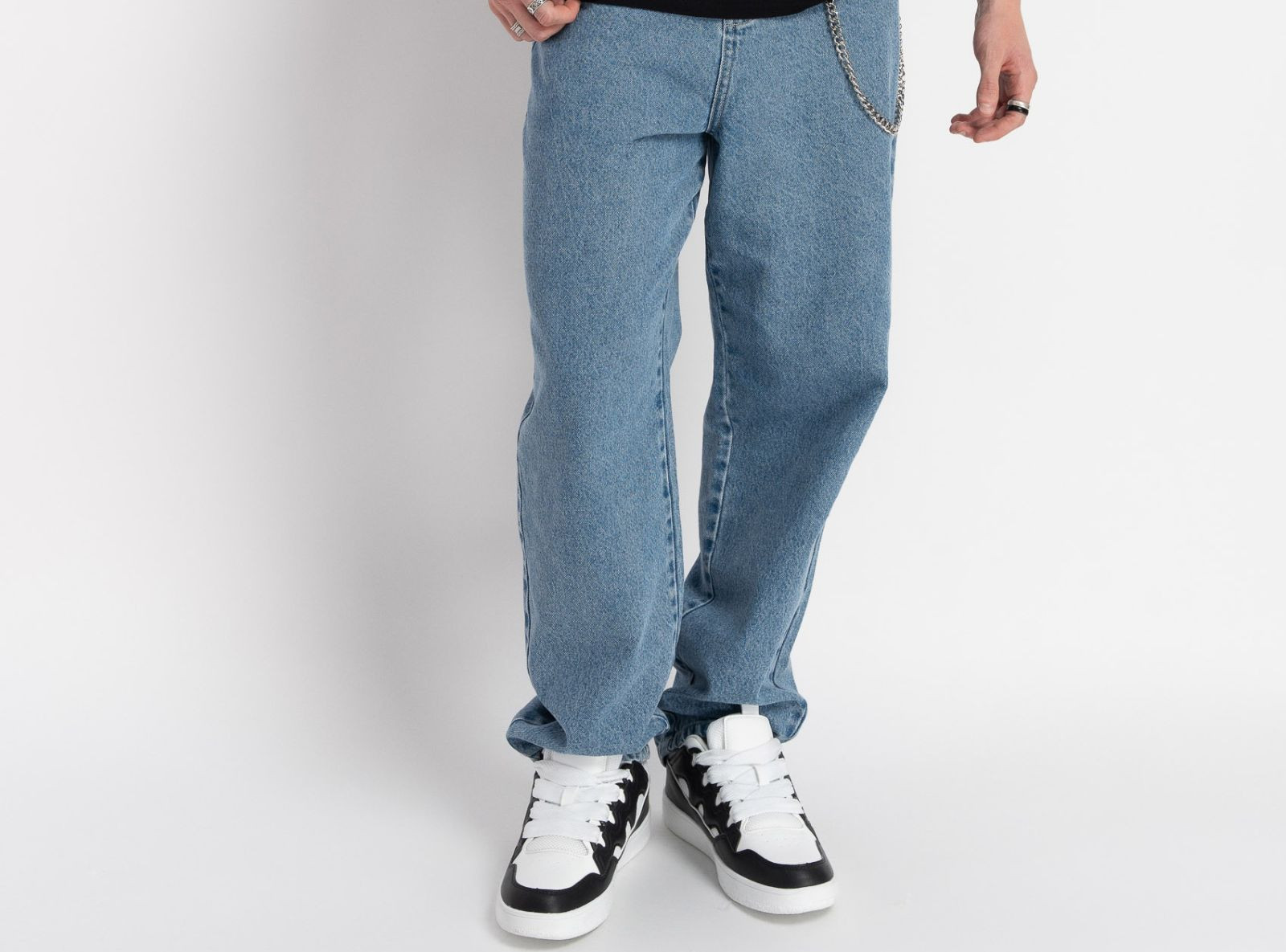 Niebieskie spodnie jeansowe o kroju BAGGY