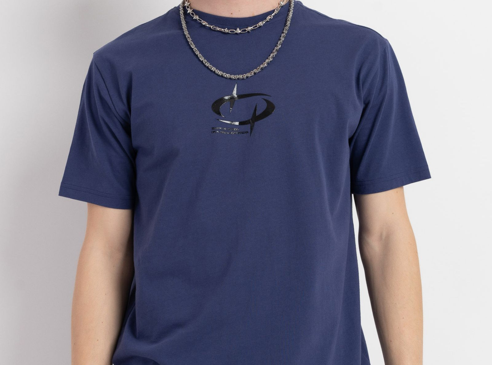 Granatowy t-shirt z minimalistyczną grafiką z przodu Granatowy t-shirt z minimalistyczną grafiką z przodu