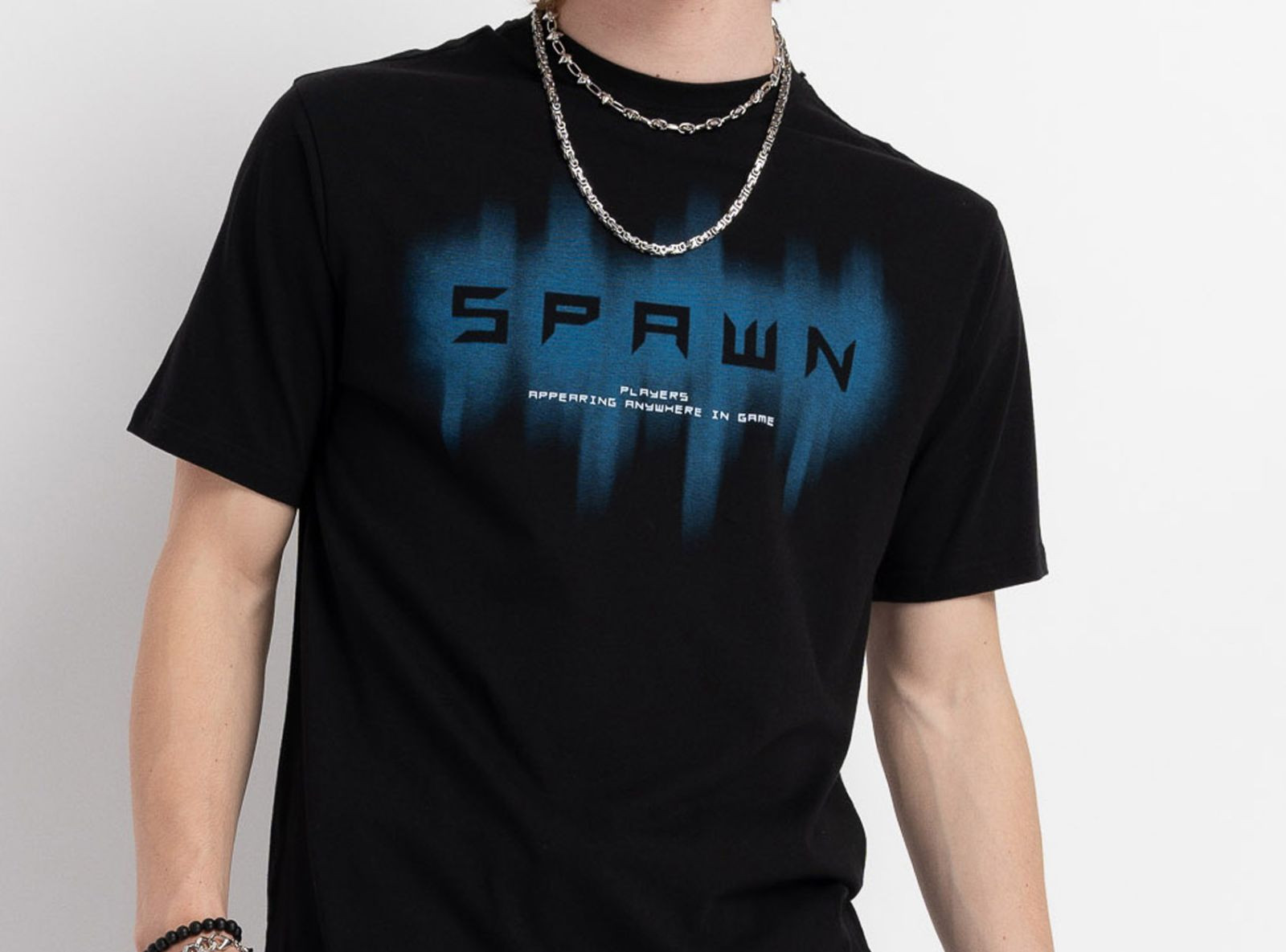 Czarny t-shirt z autorską grafiką z przodu Czarny t-shirt z autorską grafiką z przodu