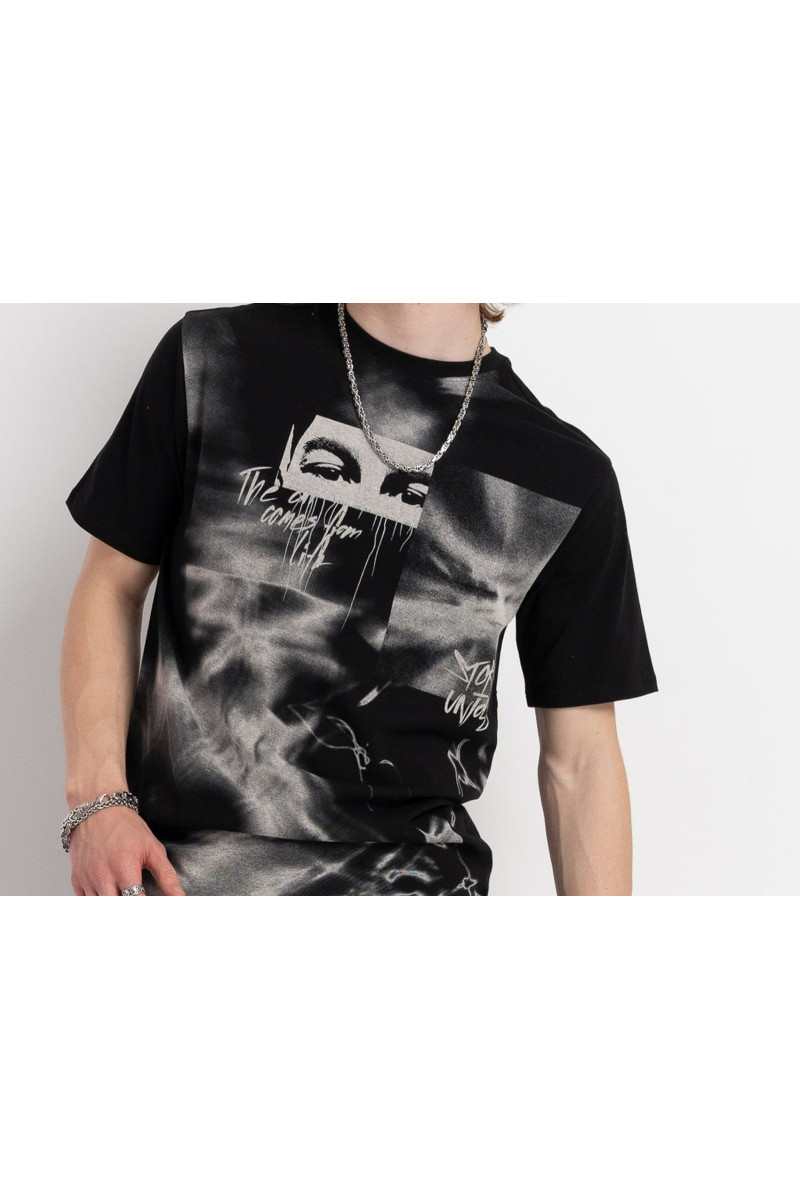 Czarny t-shirt z autorską grafiką z przodu, czarny