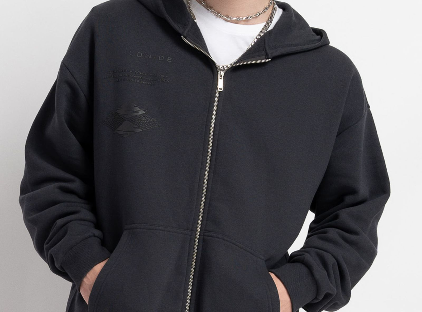 Ciemnoszara bluza REGULAR z kapturem z minimalistyczną grafiką z przodu