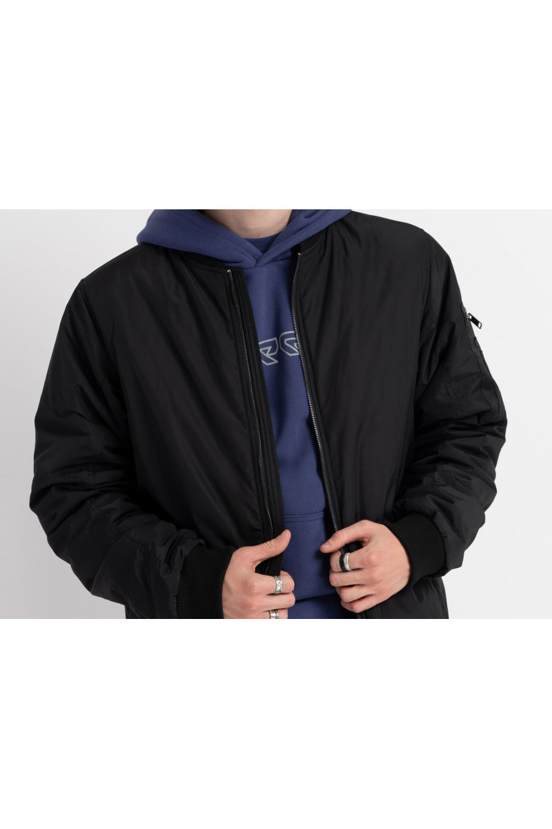 Czarna kurtka typu bomberka lekko ocieplana, czarny