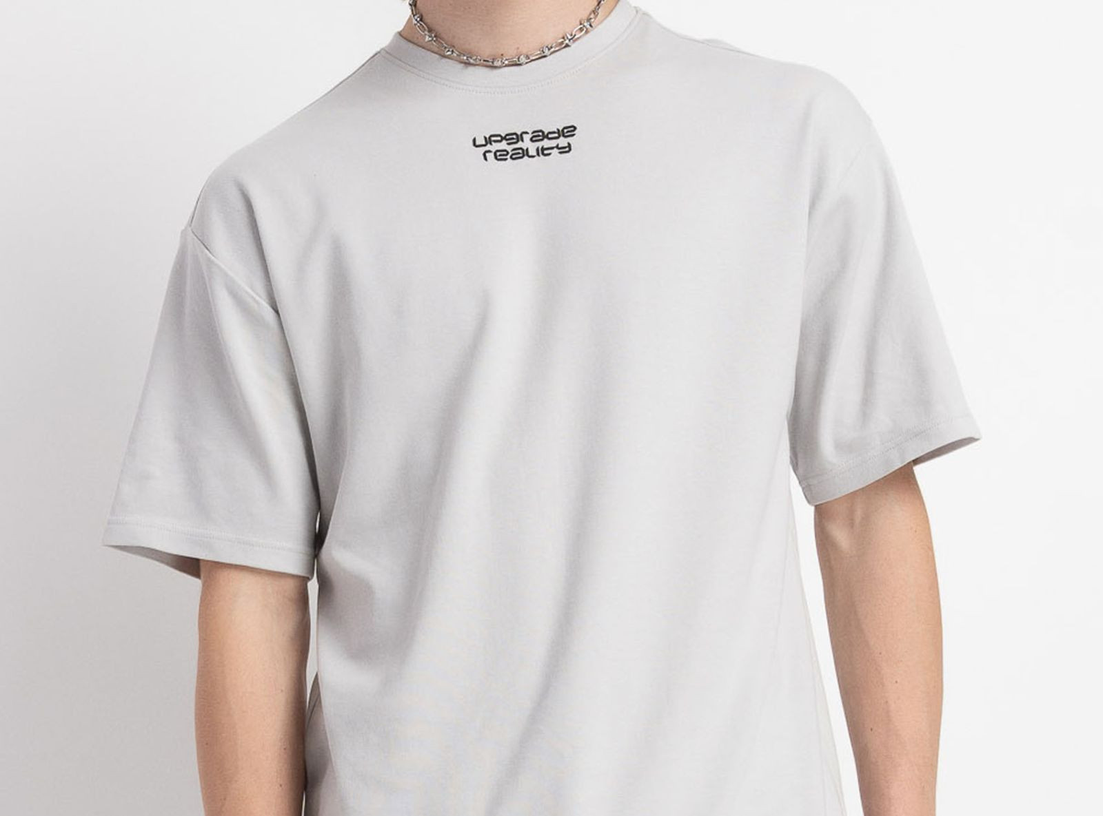 Jasnoszary t-shirt z grubszej dzianiny interlok