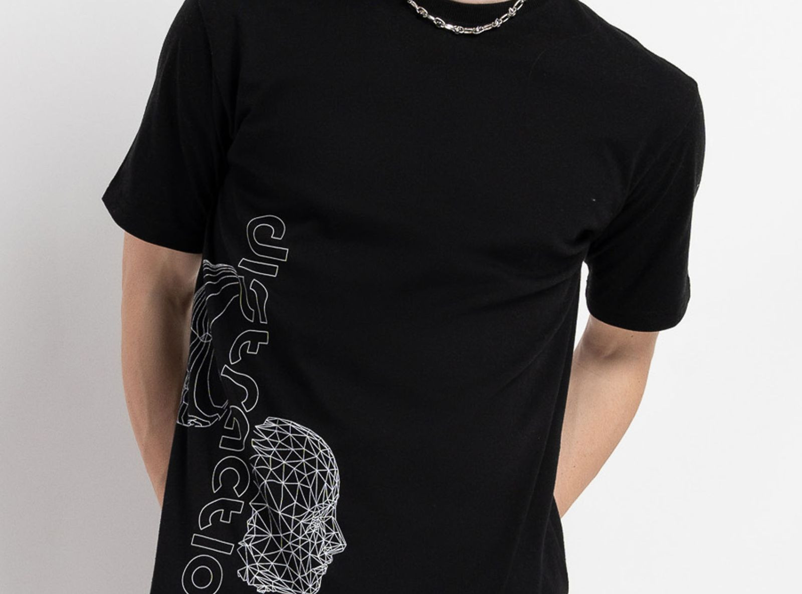 Czarny t-shirt z autorską grafiką z przodu