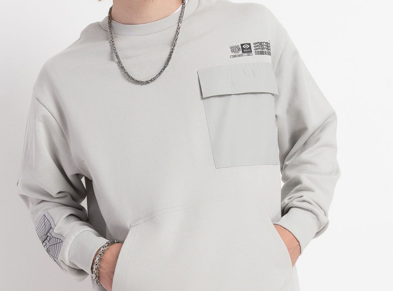 Jasnoszara bluza bez kaptura z modną kieszonką
