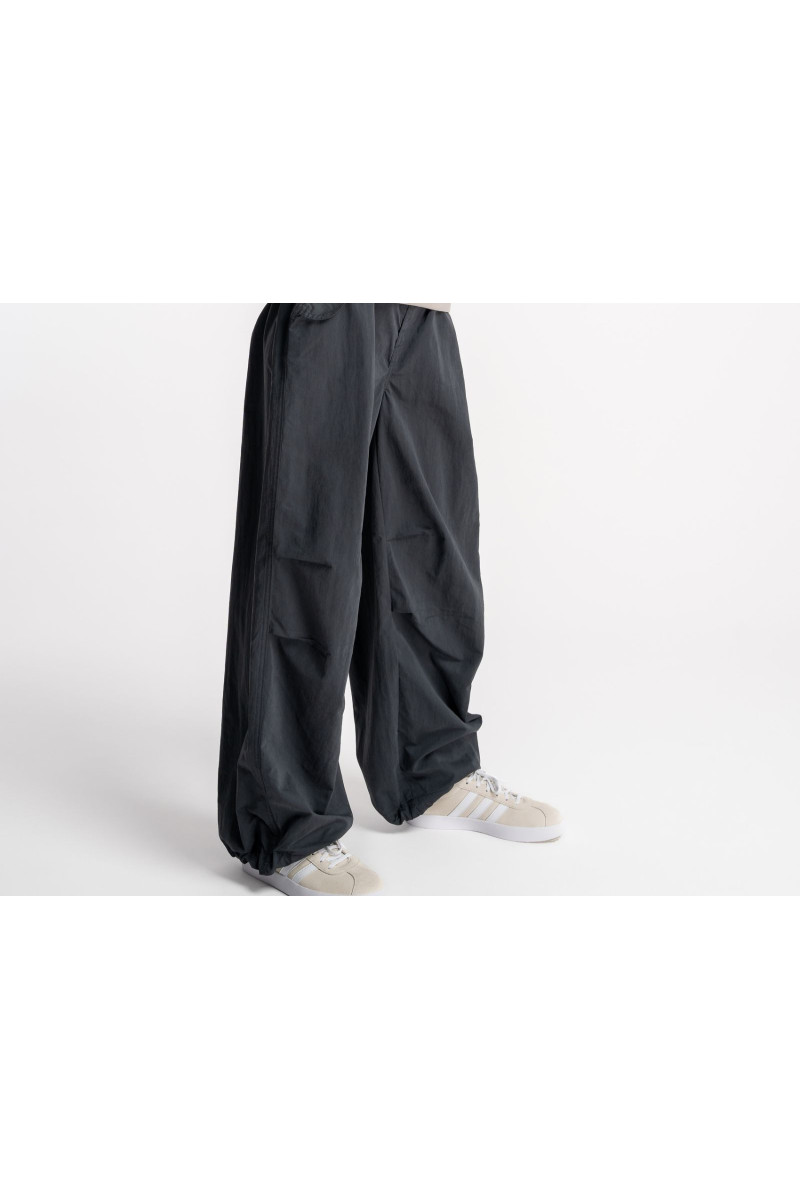 Ciemnoszare spodnie typu PARACHUTE z zaszewkami na kolanach, ciemny szary