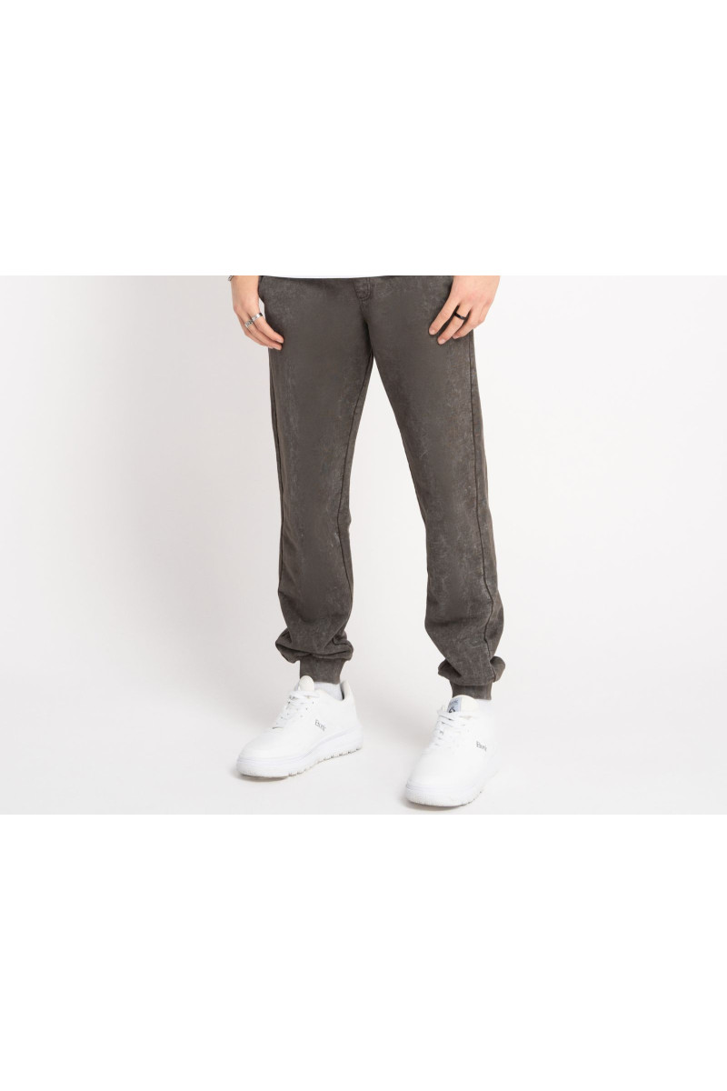 Ciemnobrązowe spodnie dresowe REGULAR z efektem sprania, brązowy