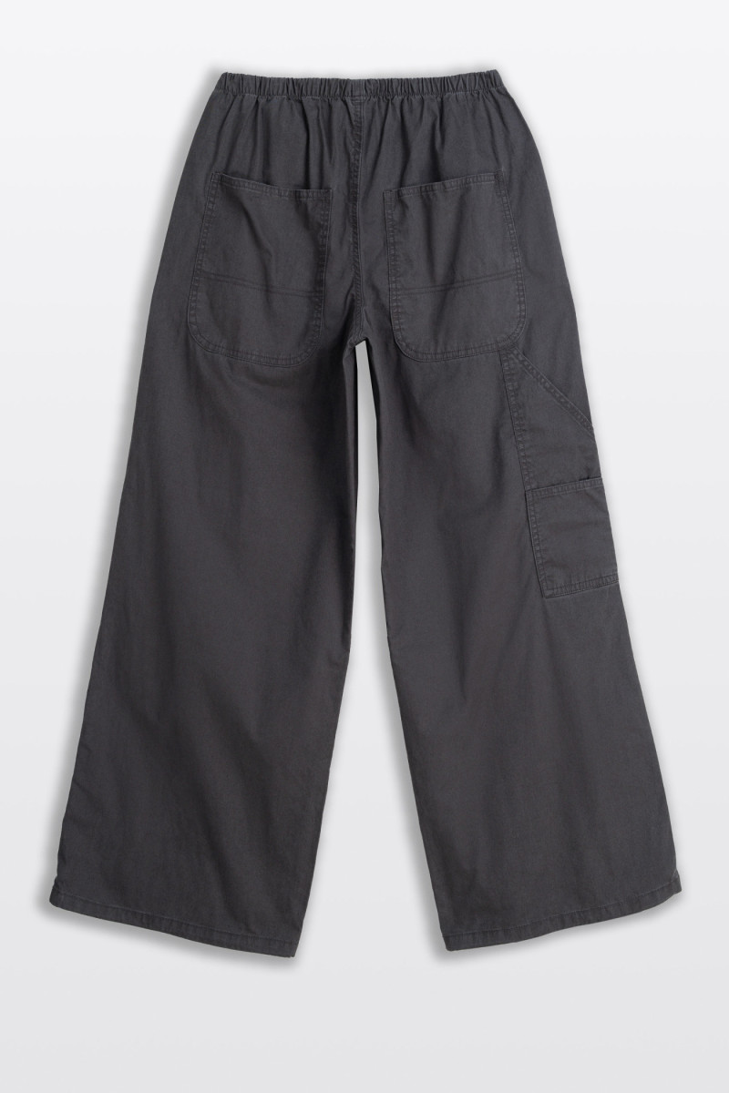 Ciemnoszare spodnie typu PARACHUTE z zaszewkami na kolanach