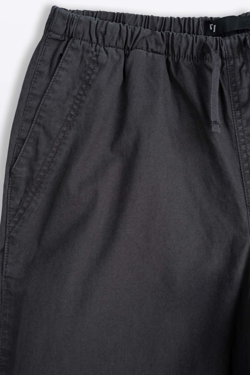 Ciemnoszare spodnie typu PARACHUTE z zaszewkami na kolanach