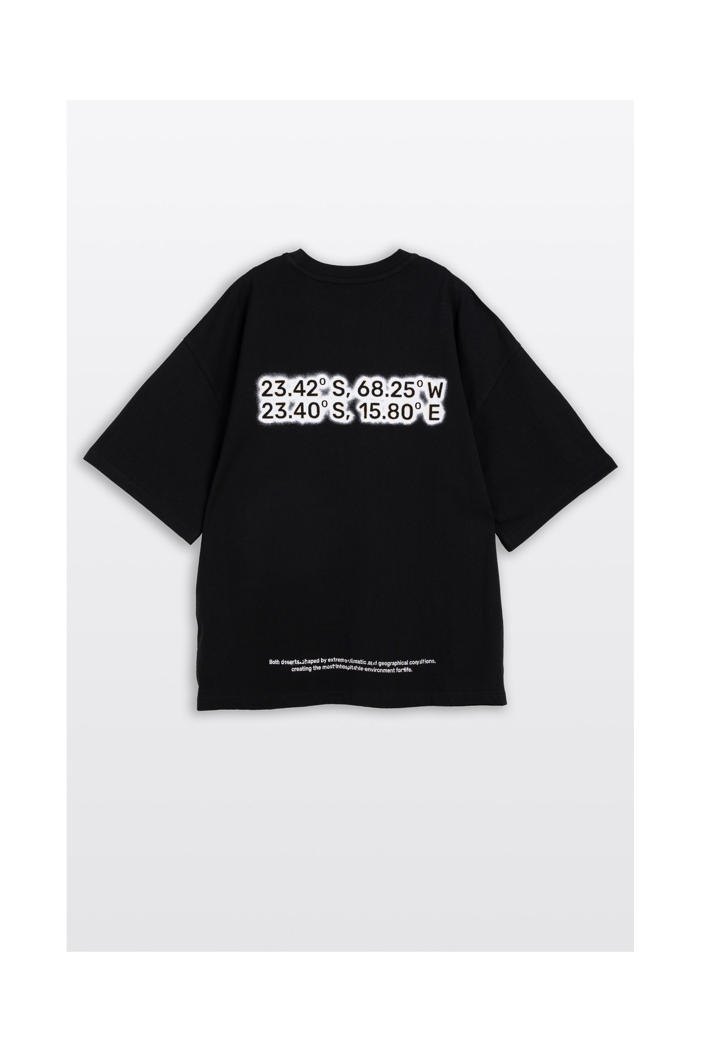 Czarny t-shirt BOXY z autorską grafiką z tyłu