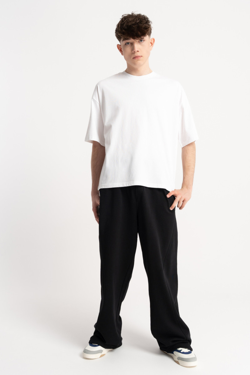 Biały t-shirt BOXY z autorską grafiką z tyłu