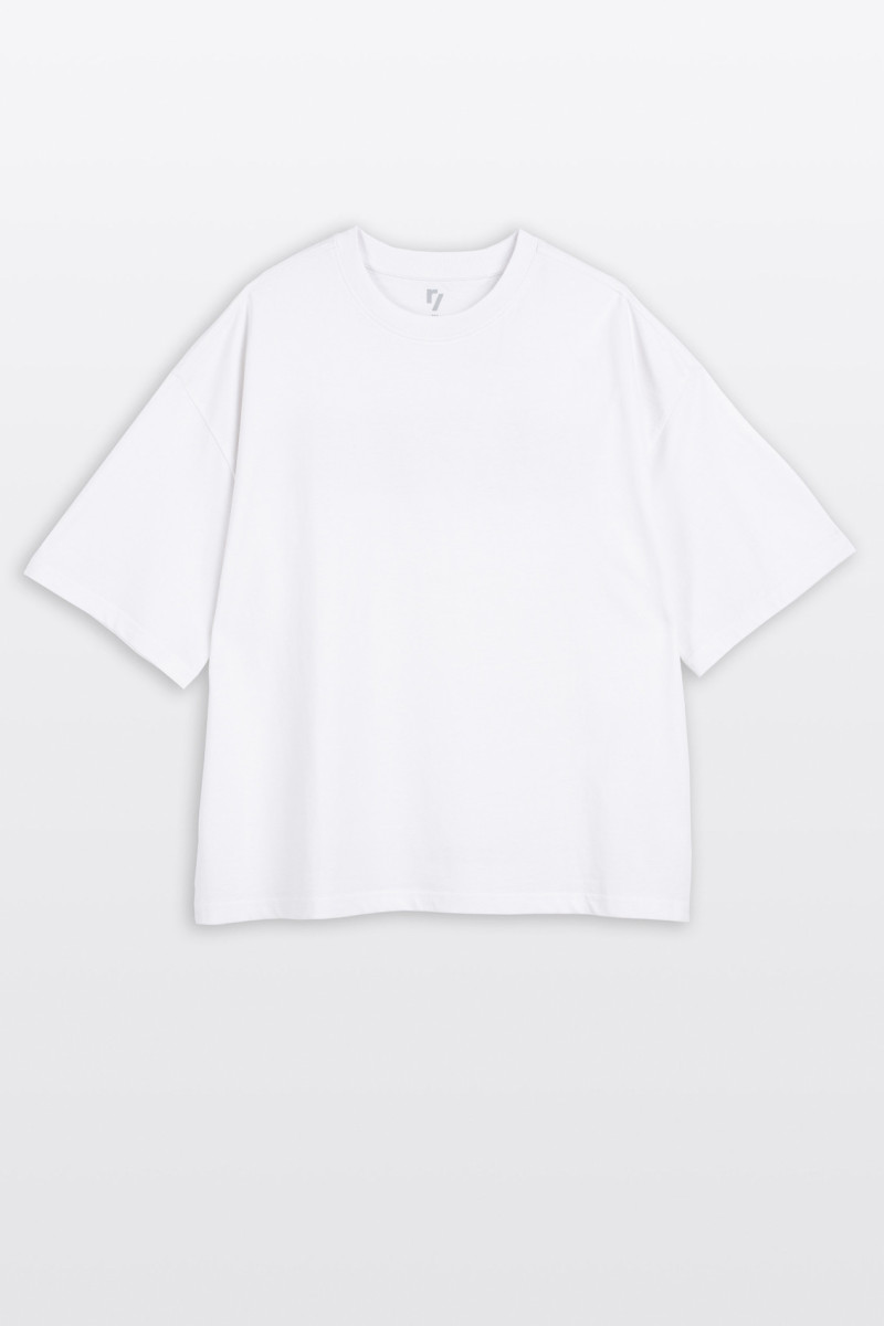 Biały t-shirt BOXY z autorską grafiką z tyłu