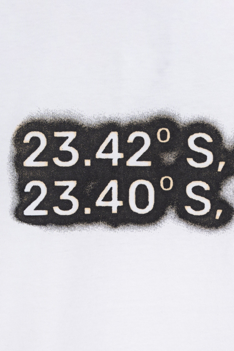 Biały t-shirt BOXY z autorską grafiką z tyłu