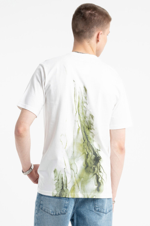Biały t-shirt z autorską grafiką z tyłu