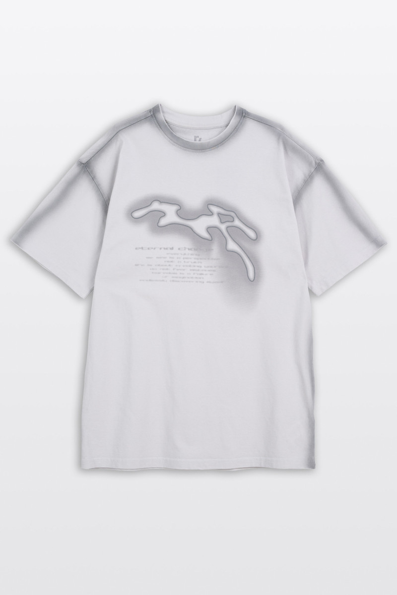 Jasnoszary t-shirt z autorską grafiką z przodu