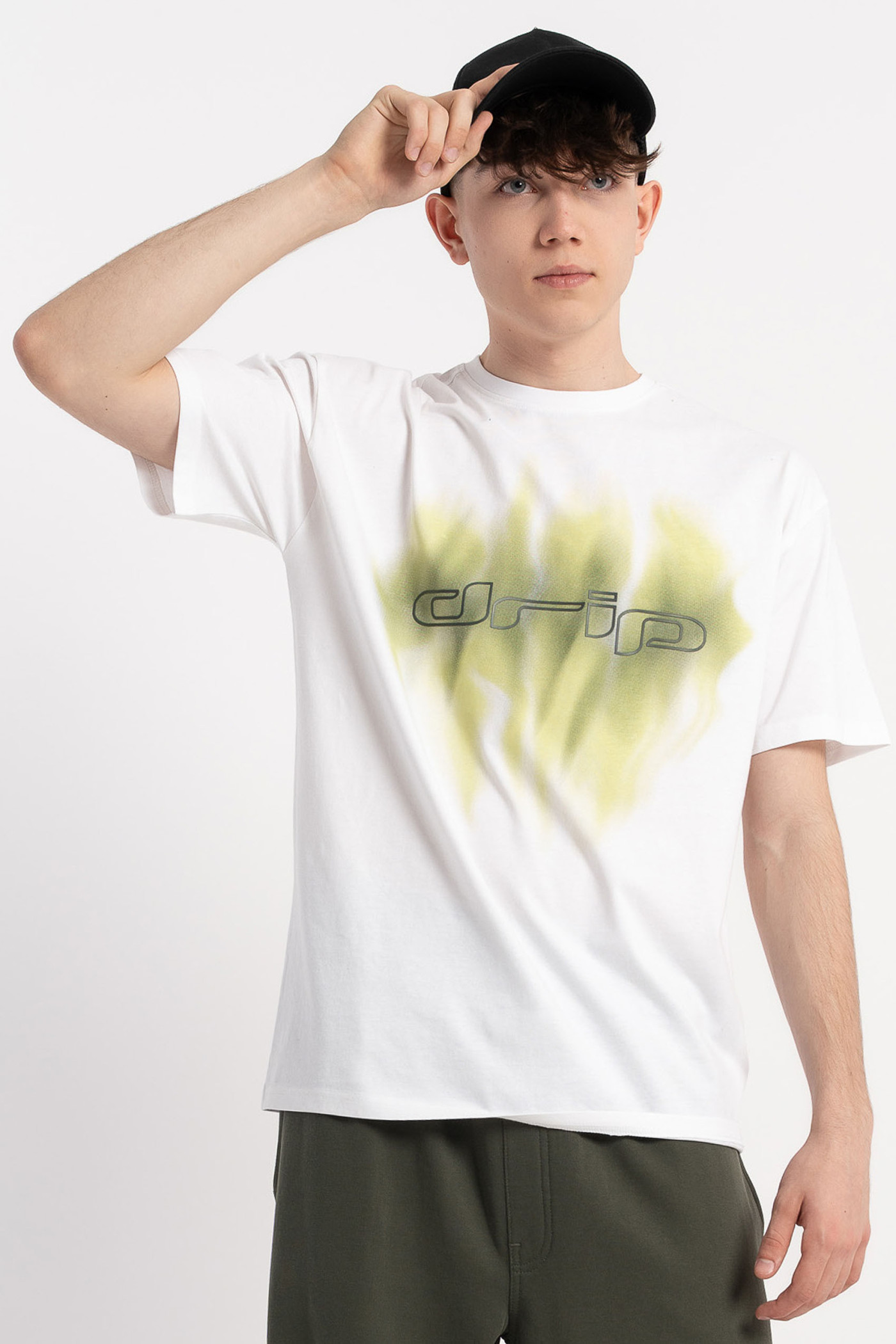 Biały t-shirt LOOSE z autorską grafiką z przodu