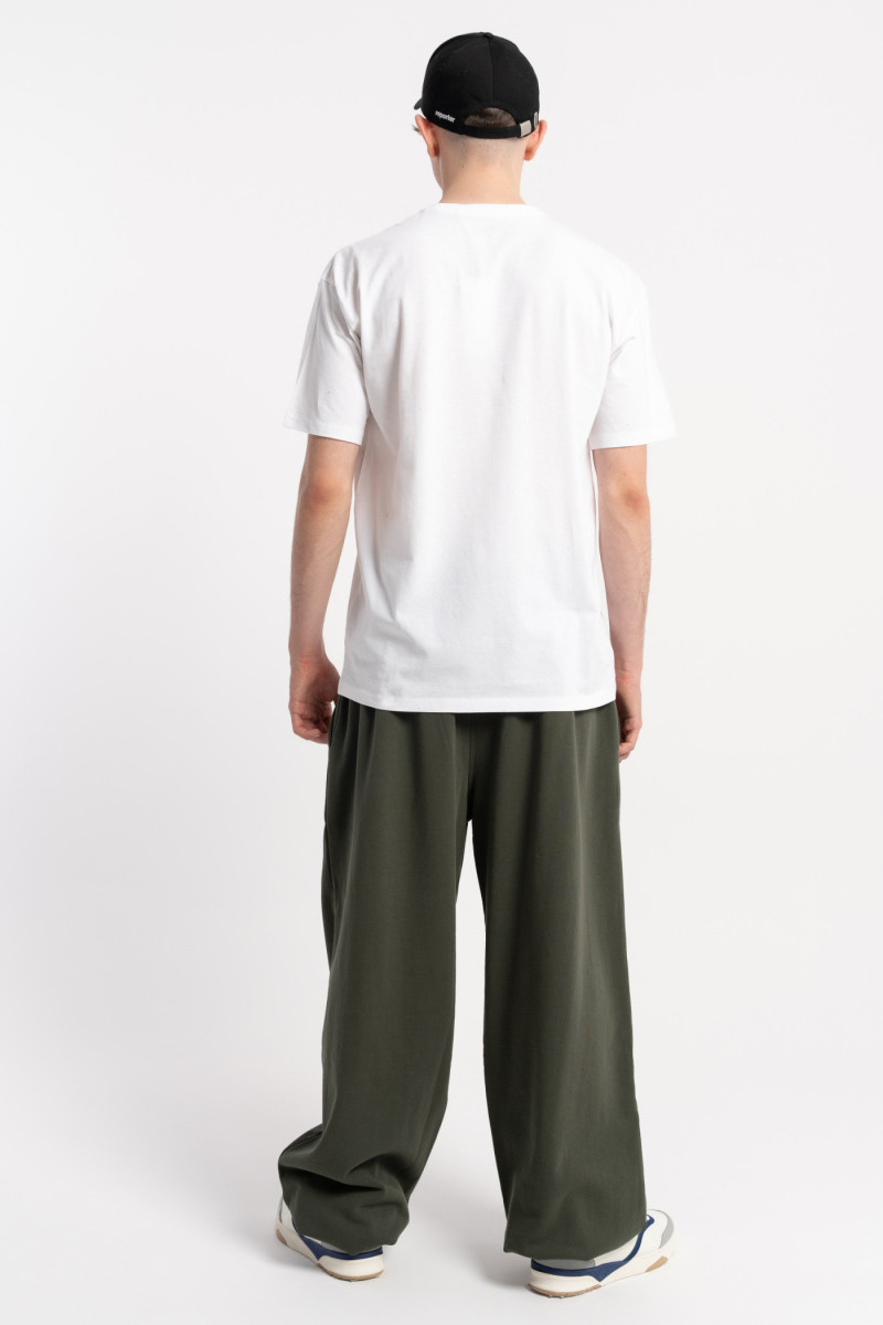 Biały t-shirt LOOSE z autorską grafiką z przodu