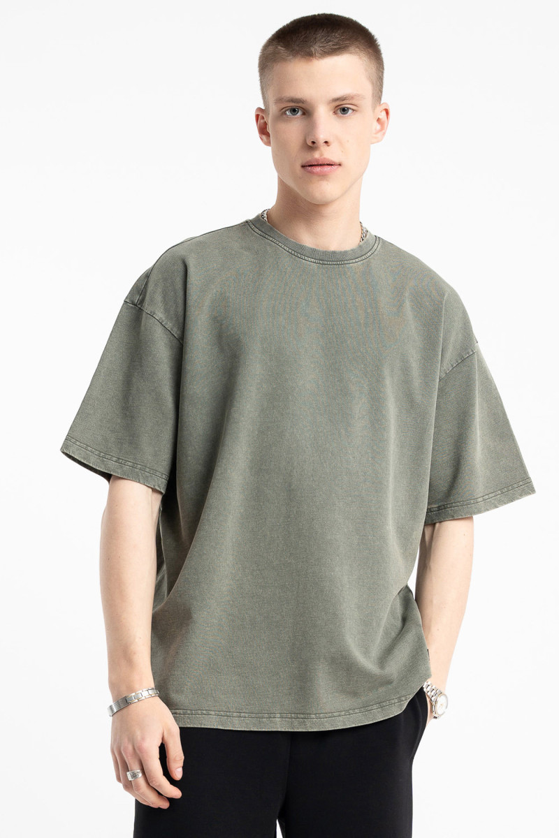 Khaki t-shirt z efektem sprania