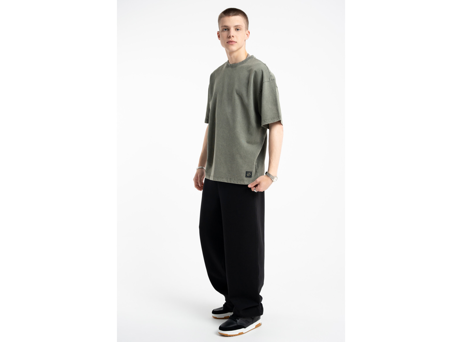 Khaki t-shirt z efektem sprania