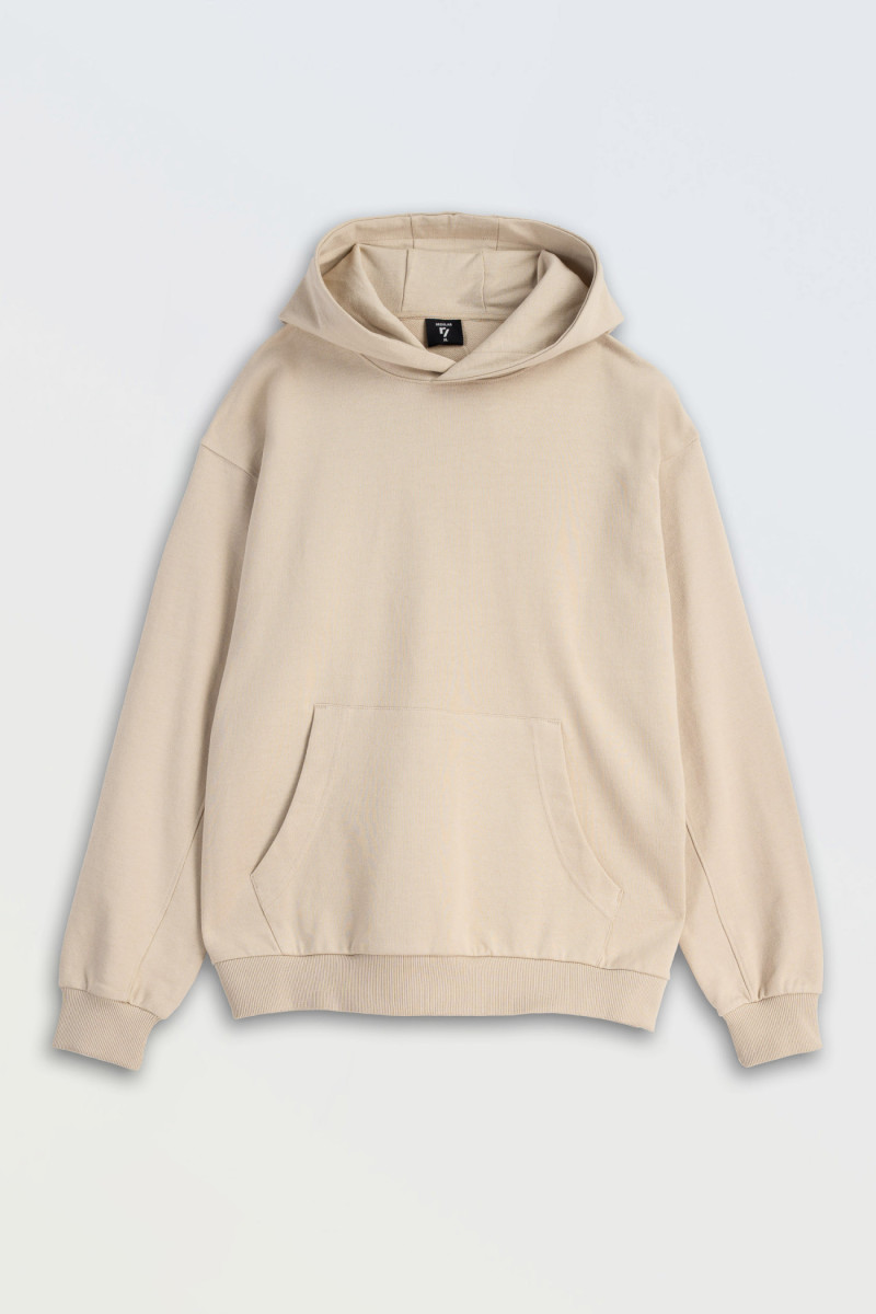 Kremowa bluza REGULAR z kapturem z nadrukiem z tyłu