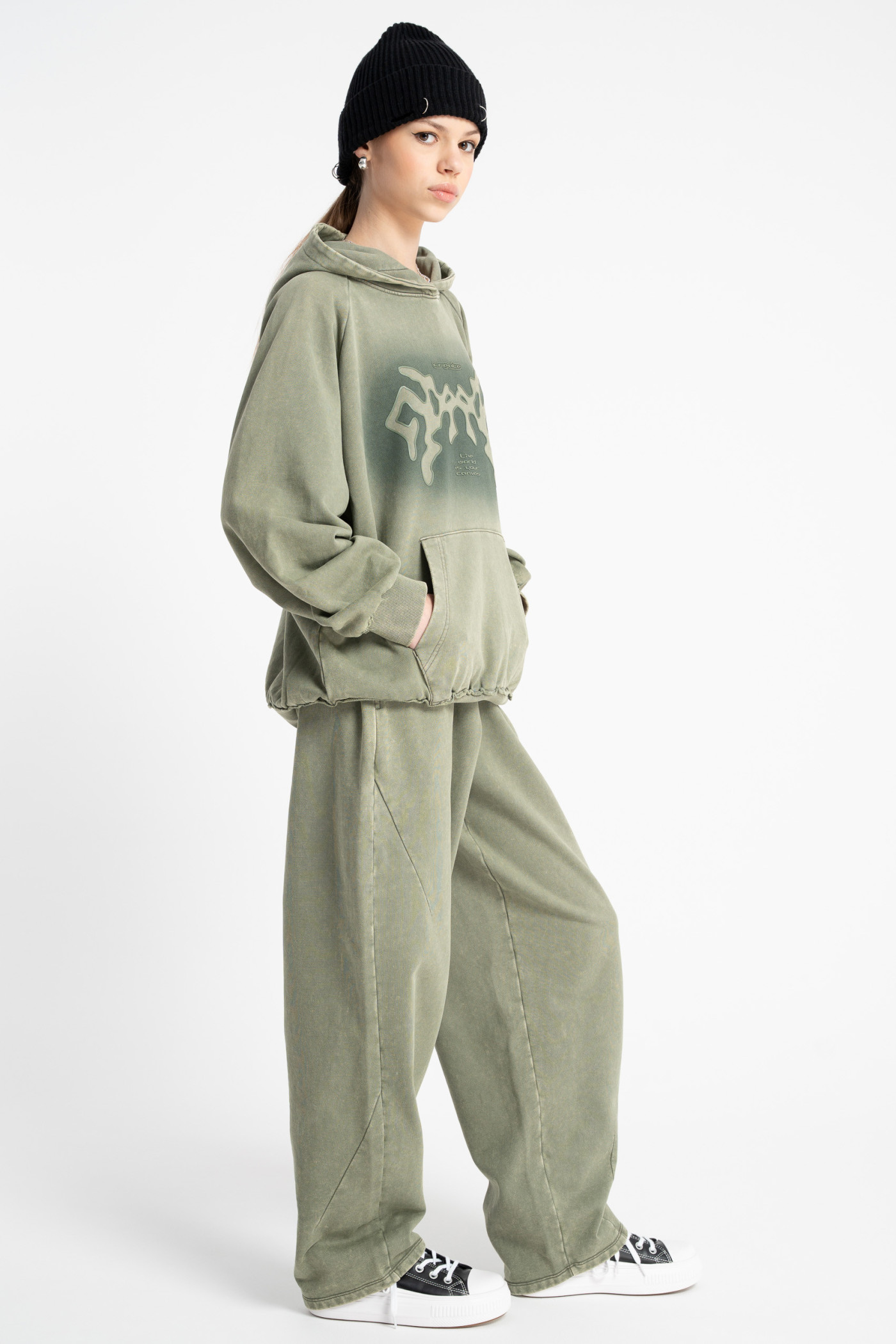 Khaki bluza z kapturem z autorską grafiką z przodu