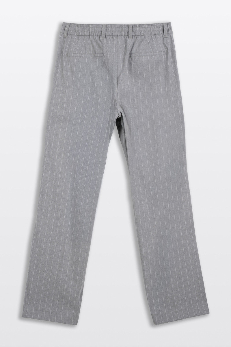 Szare spodnie garniturowe w prążki o klasycznym kroju, szary