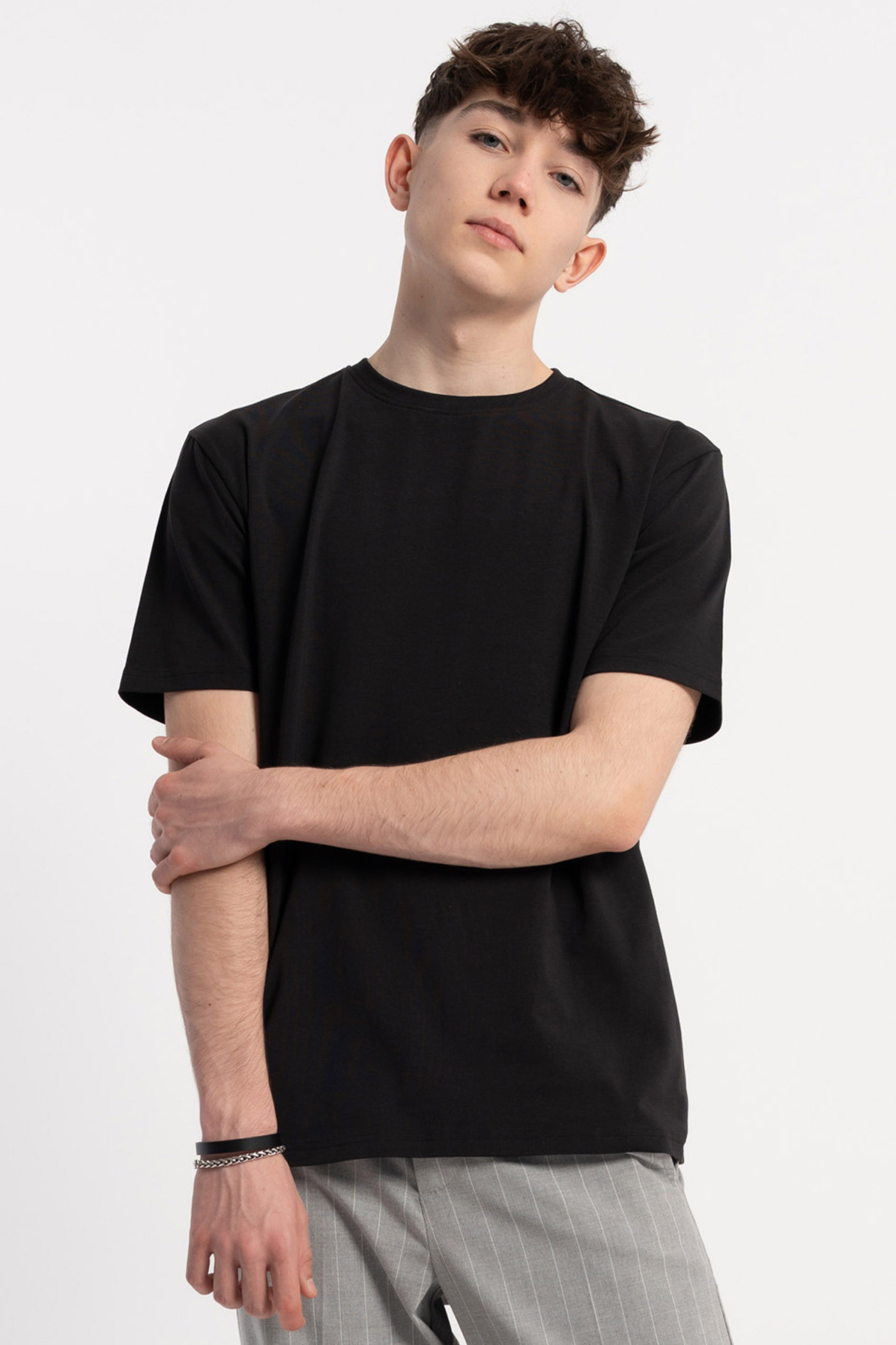 Czarny t-shirt bez nadruków