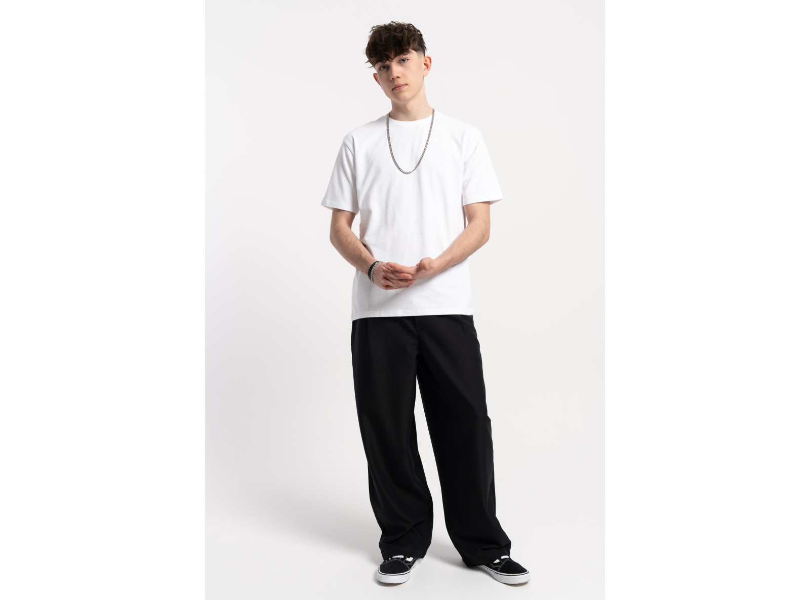 Biały t-shirt bez nadruków