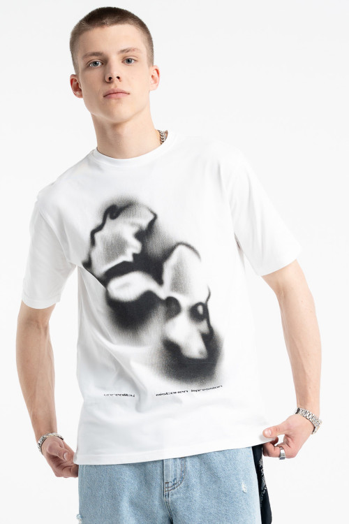 Biały t-shirt z autorską grafiką z przodu