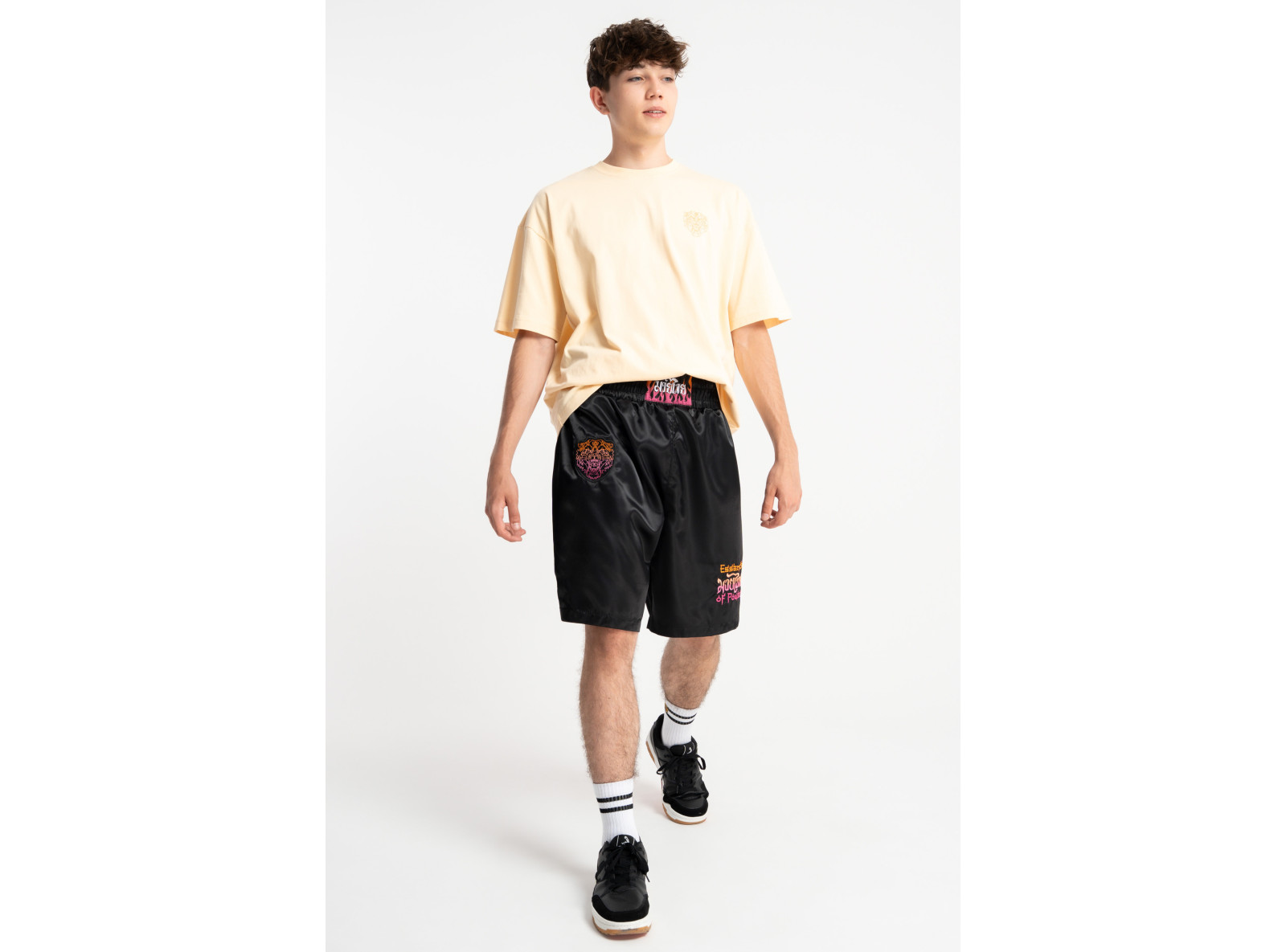 Czarne krótkie spodenki LOOSE z haftem