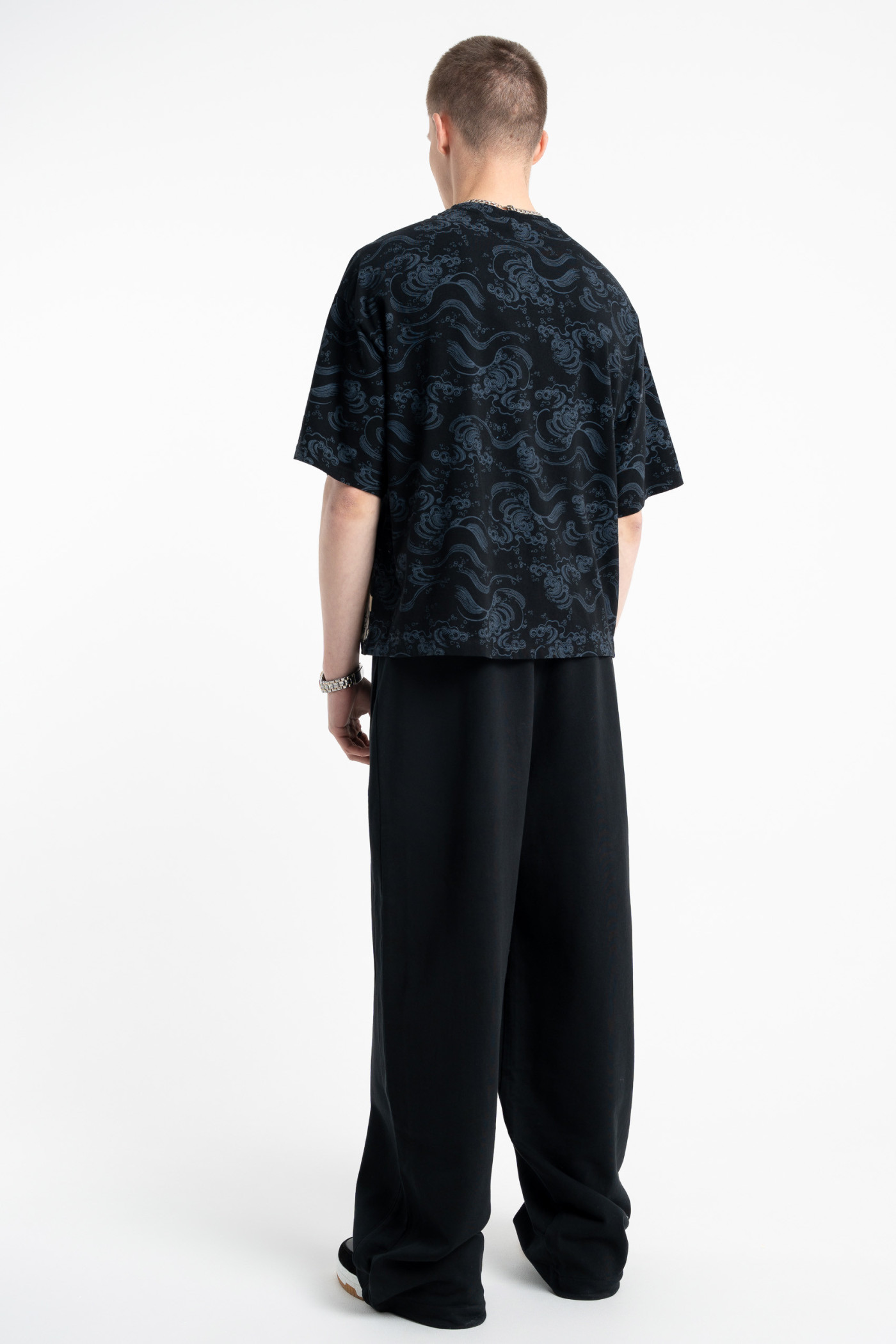 Czarne spodnie dresowe OVERSIZE z szerokimi nogawkami