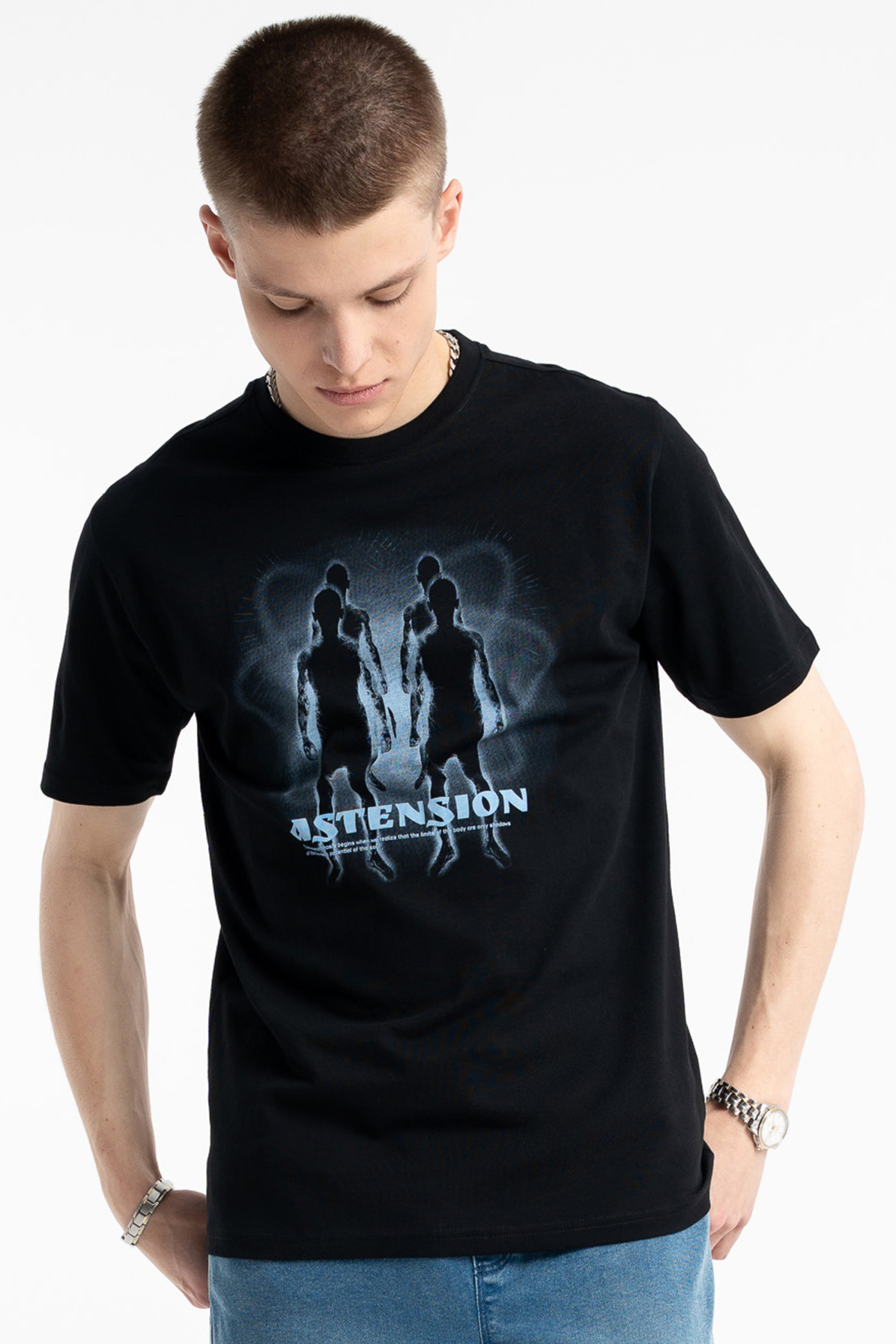 Czarny t-shirt z autorską grafiką z przodu