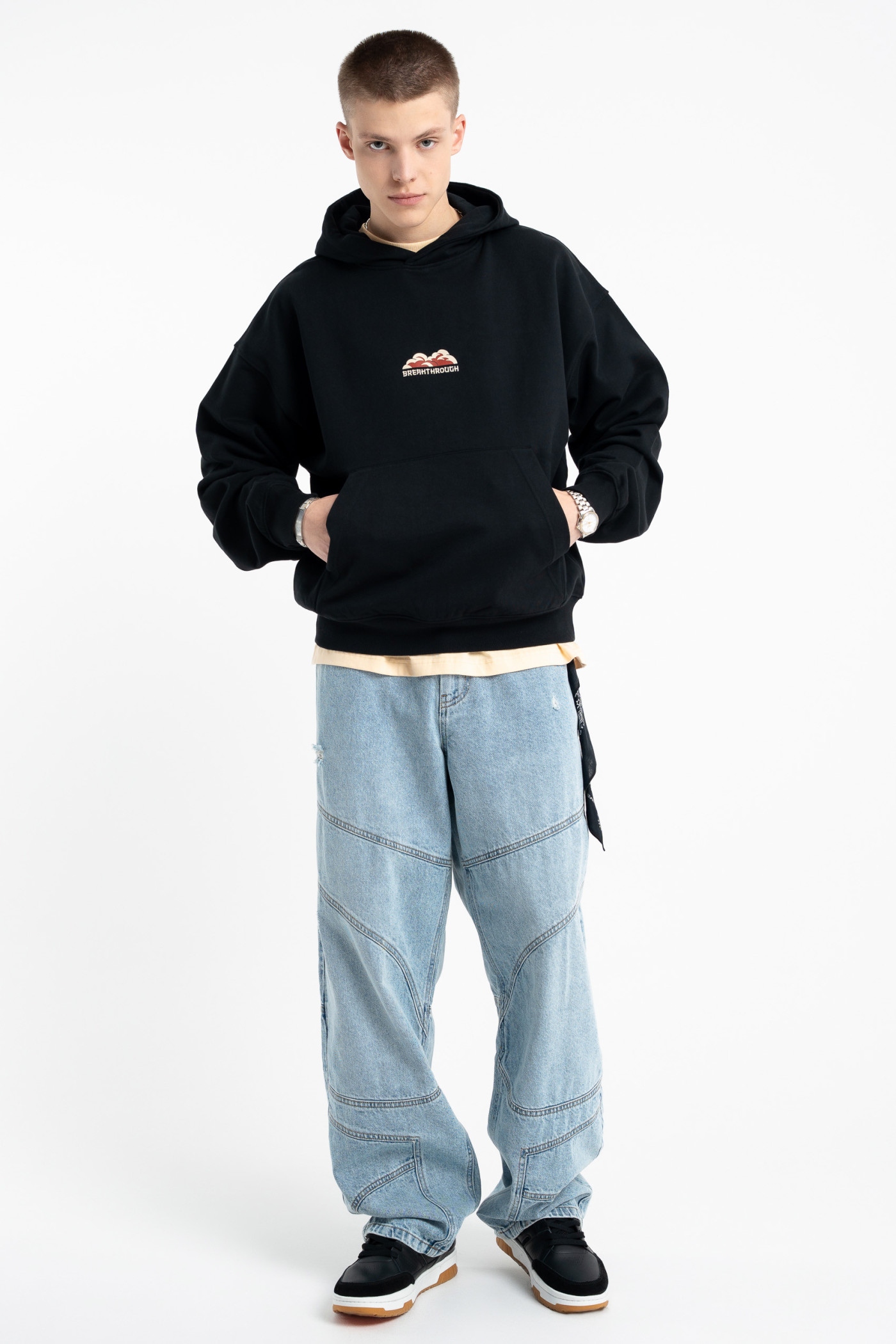 Czarna bluza BOXY z kapturem z autorską grafiką z tyłu