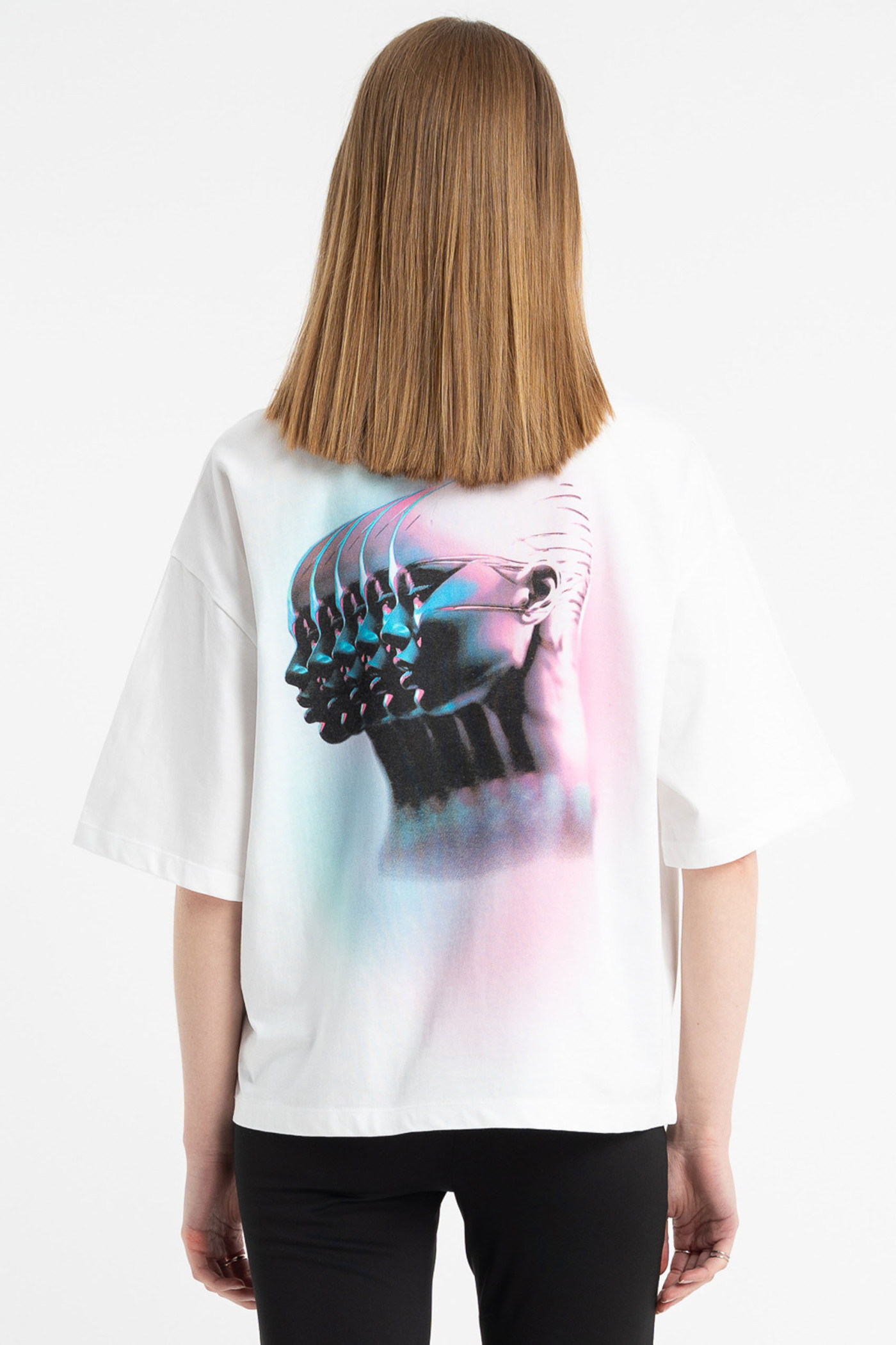Biały t-shirt BOXY z autorską grafiką z tyłu