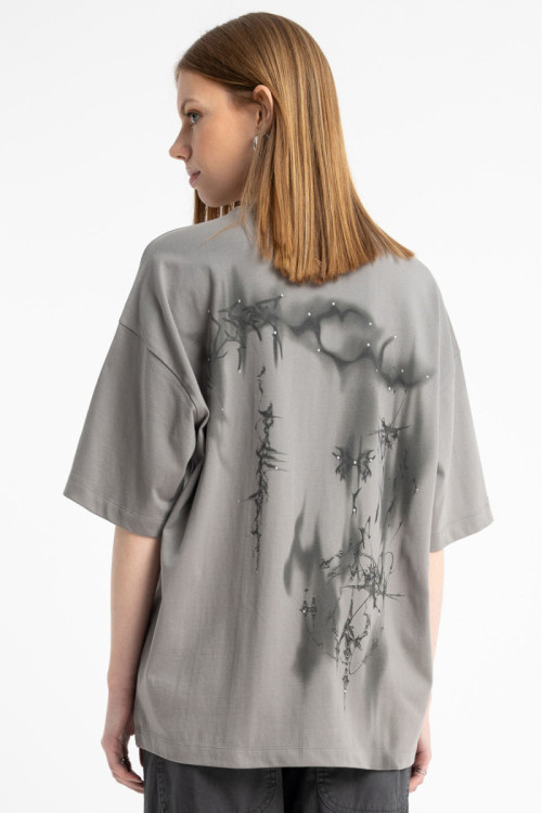 Szary t-shirt z autorską grafiką z tyłu