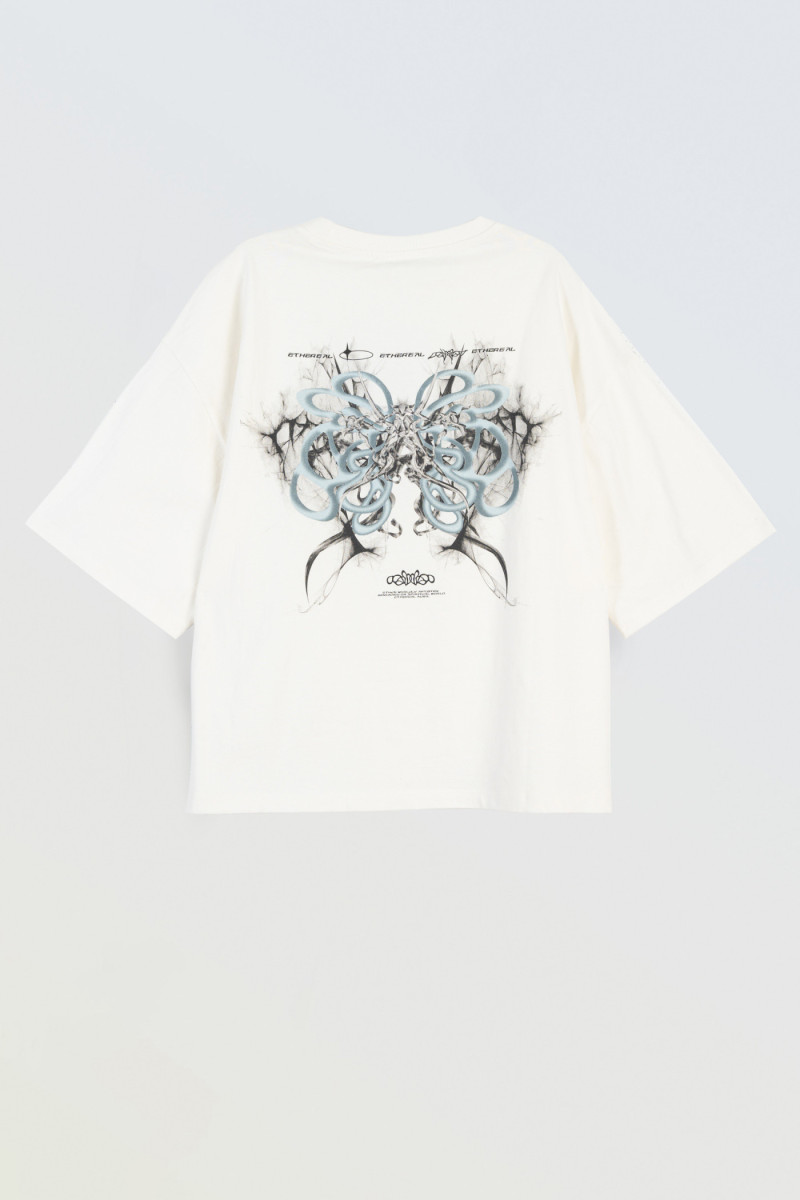 Biały t-shirt z autorską grafiką z tyłu