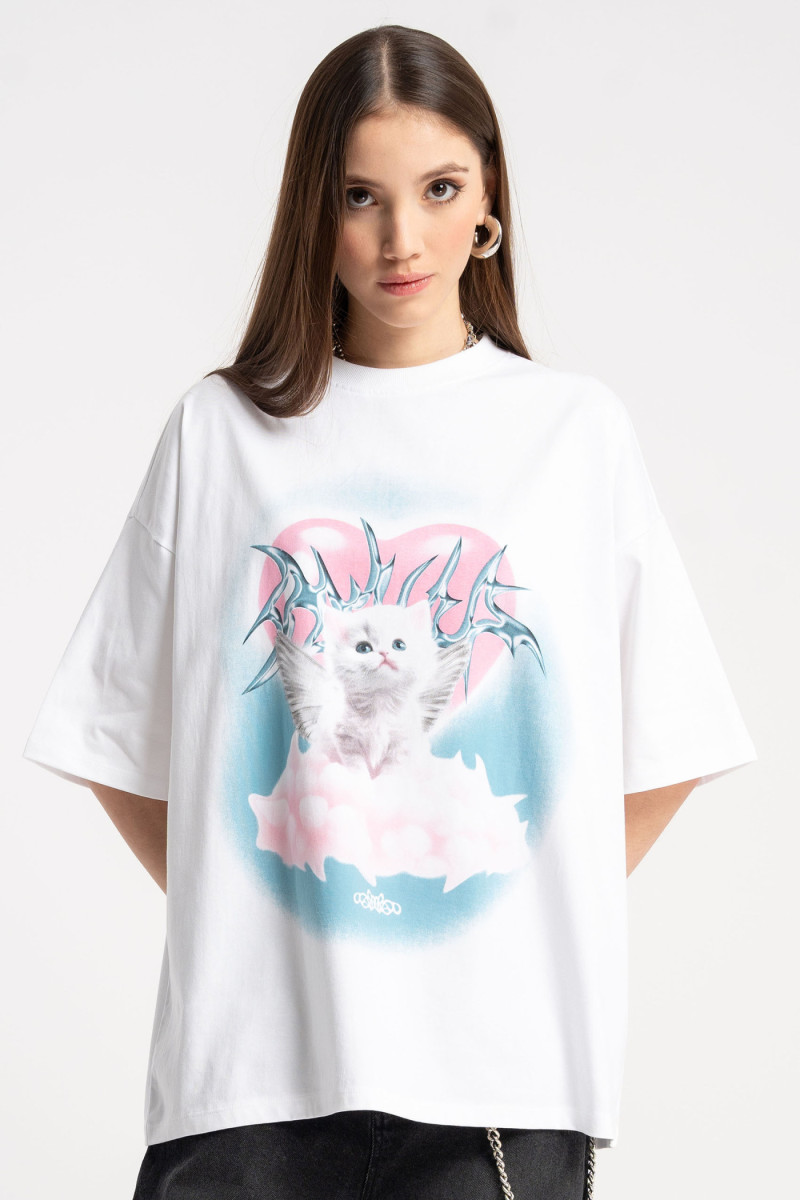Biały t-shirt z autorską grafiką z przodu