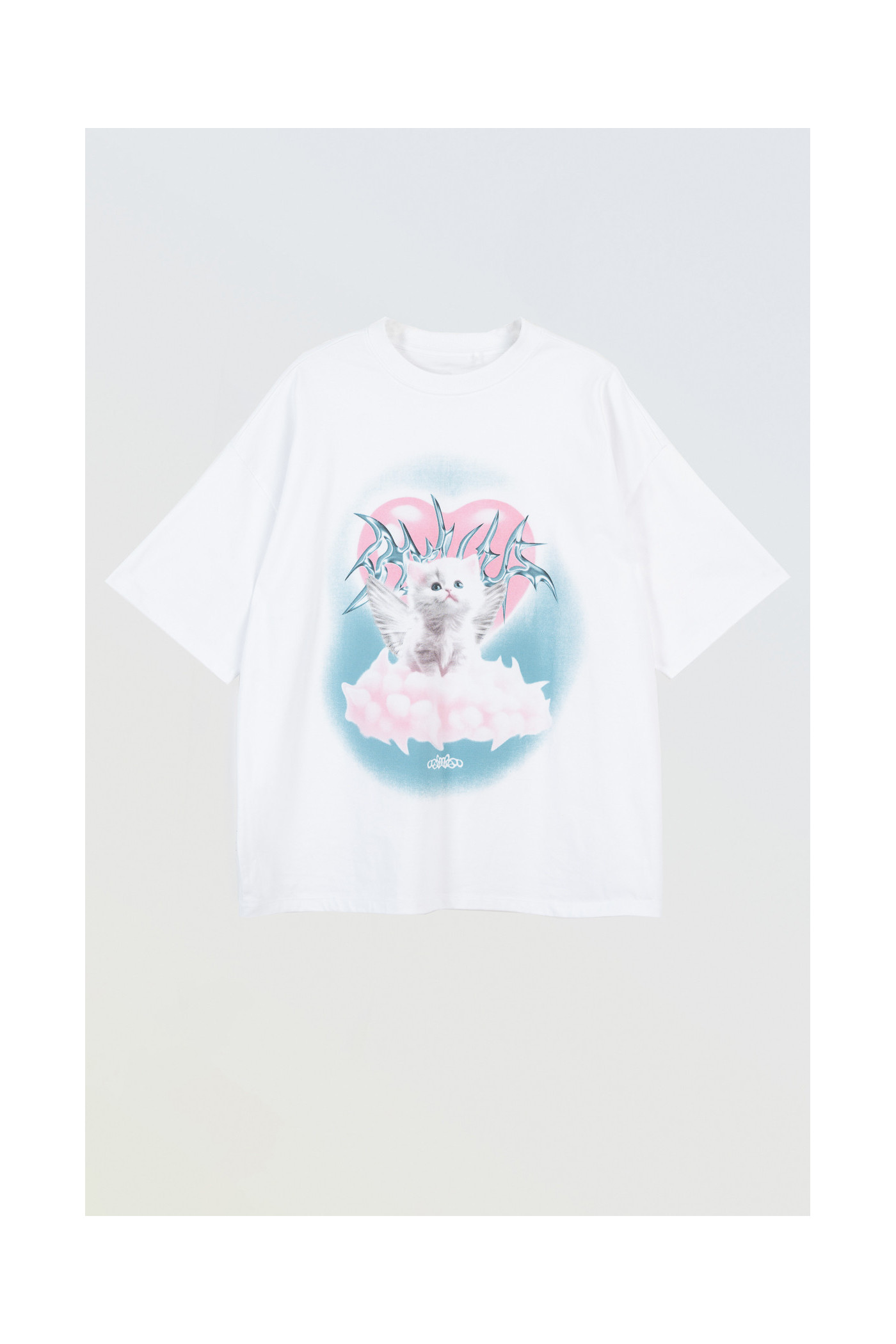 Biały t-shirt z autorską grafiką z przodu