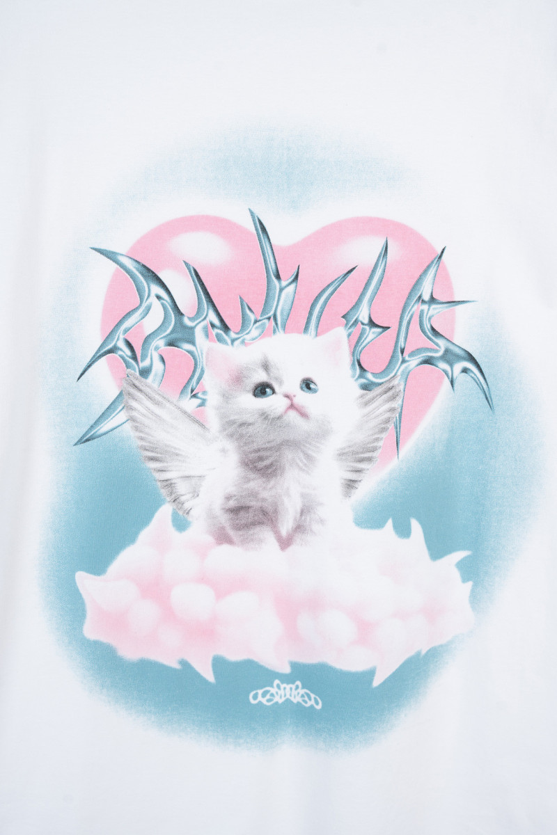 Biały t-shirt z autorską grafiką z przodu