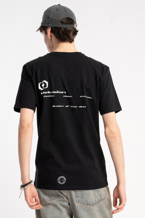 Czarny t-shirt z kontrastowym nadrukiem